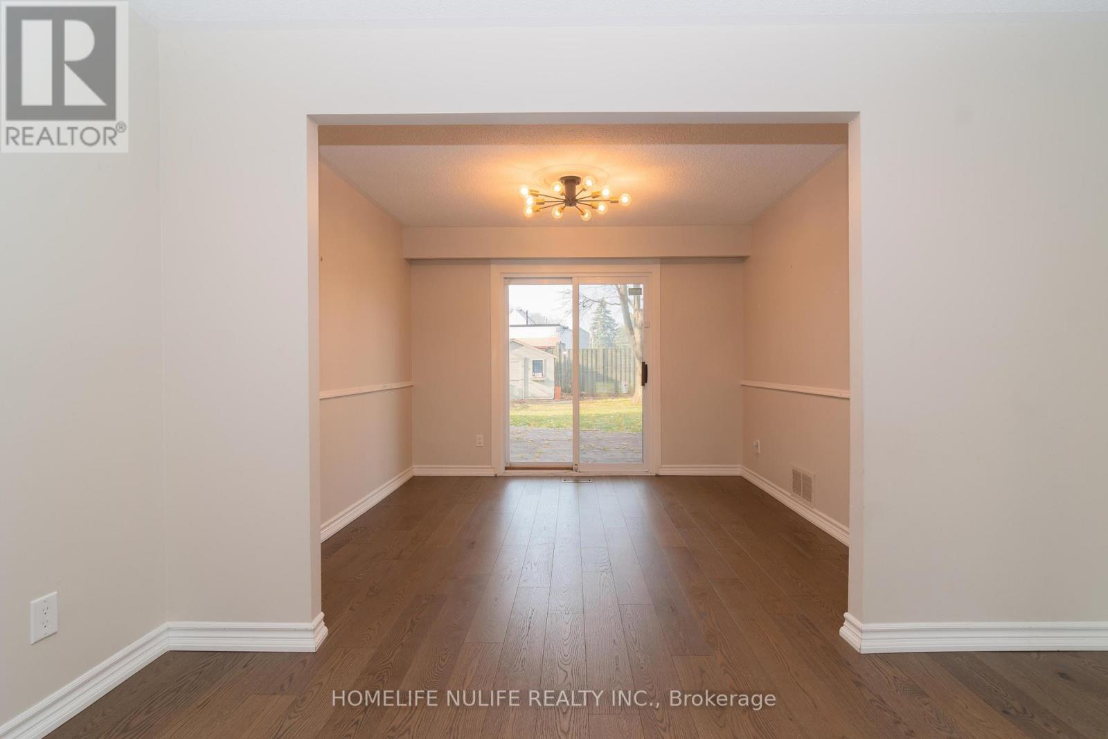 1805 Pattinson Crescent, Mississauga, Ontario  L5J 1H6 - Photo 5 - W12451055