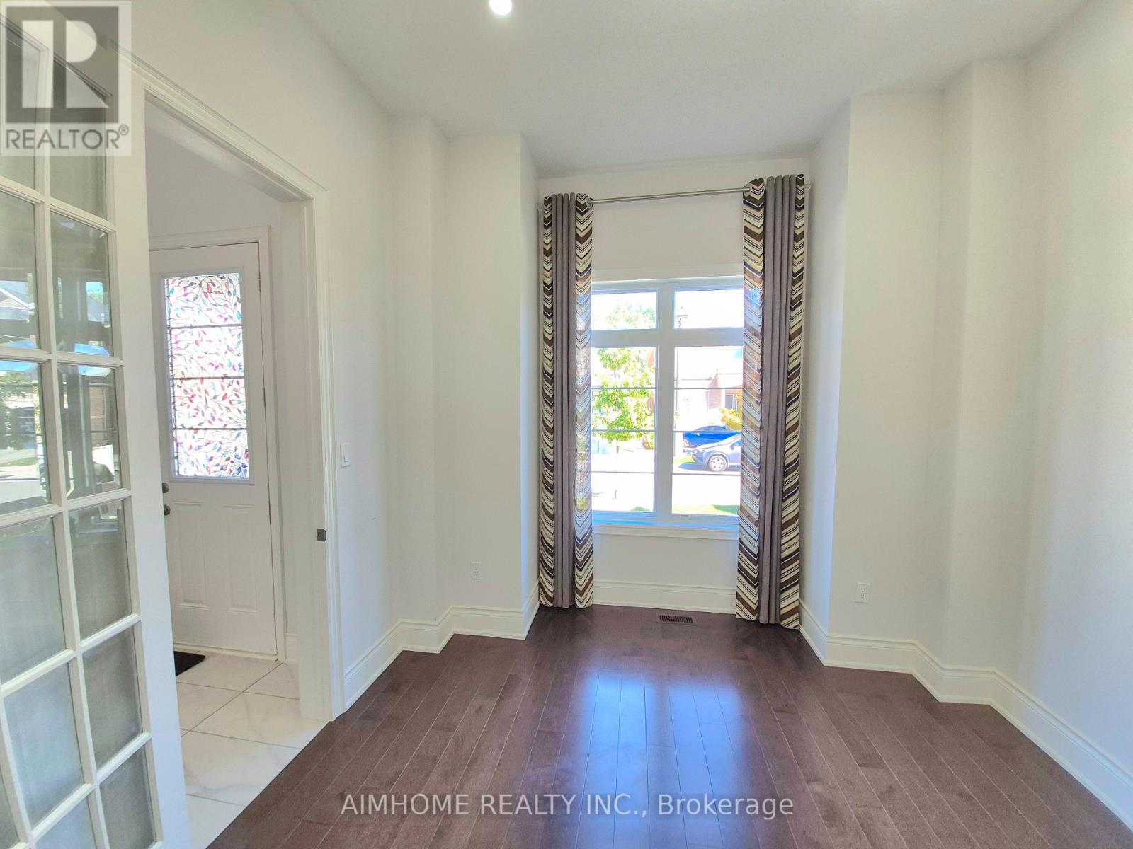 3192 Meadow Marsh Crescent, Oakville, Ontario  L6H 0T2 - Photo 12 - W12451056