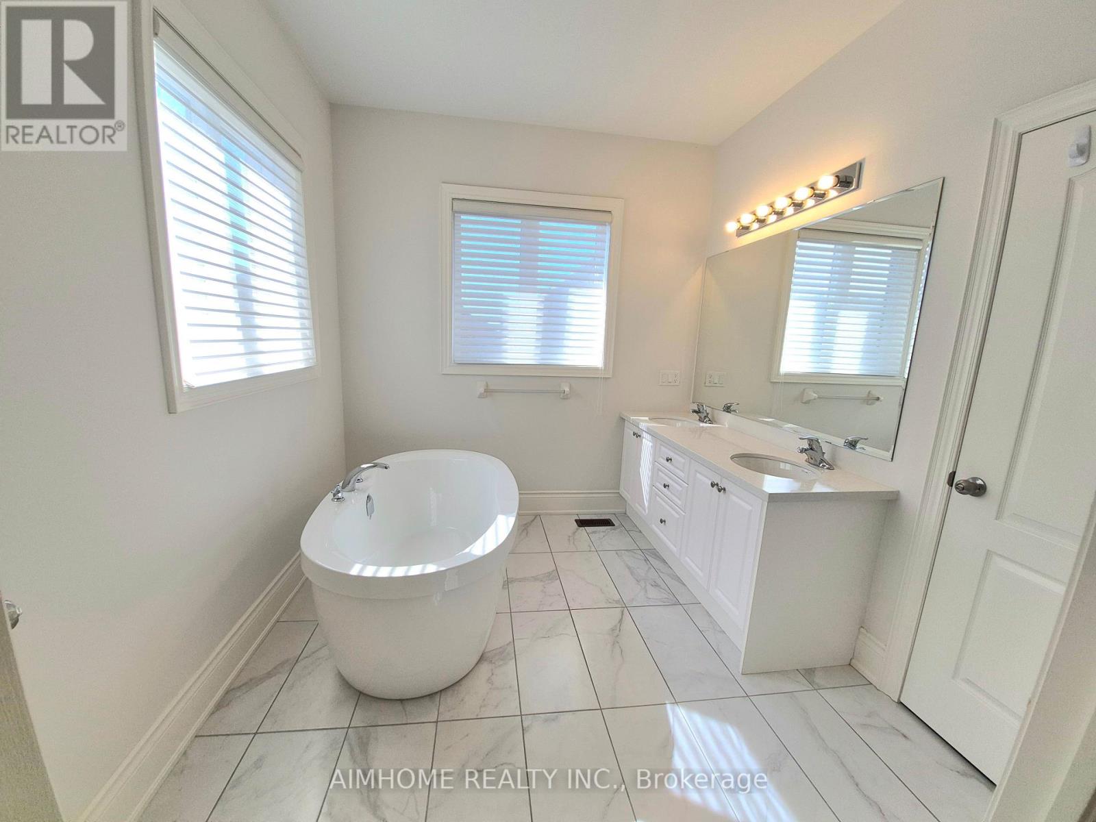 3192 Meadow Marsh Crescent, Oakville, Ontario  L6H 0T2 - Photo 26 - W12451056