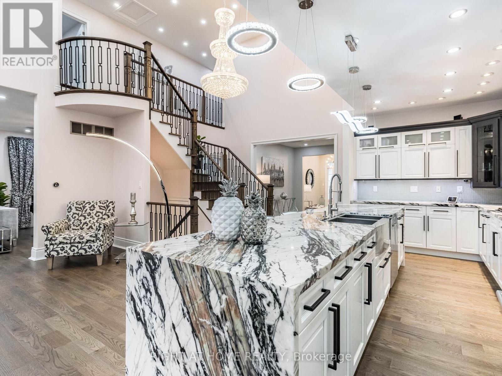 3176 Stocksbridge Avenue, Oakville, Ontario  L6M 0A7 - Photo 10 - W12451060