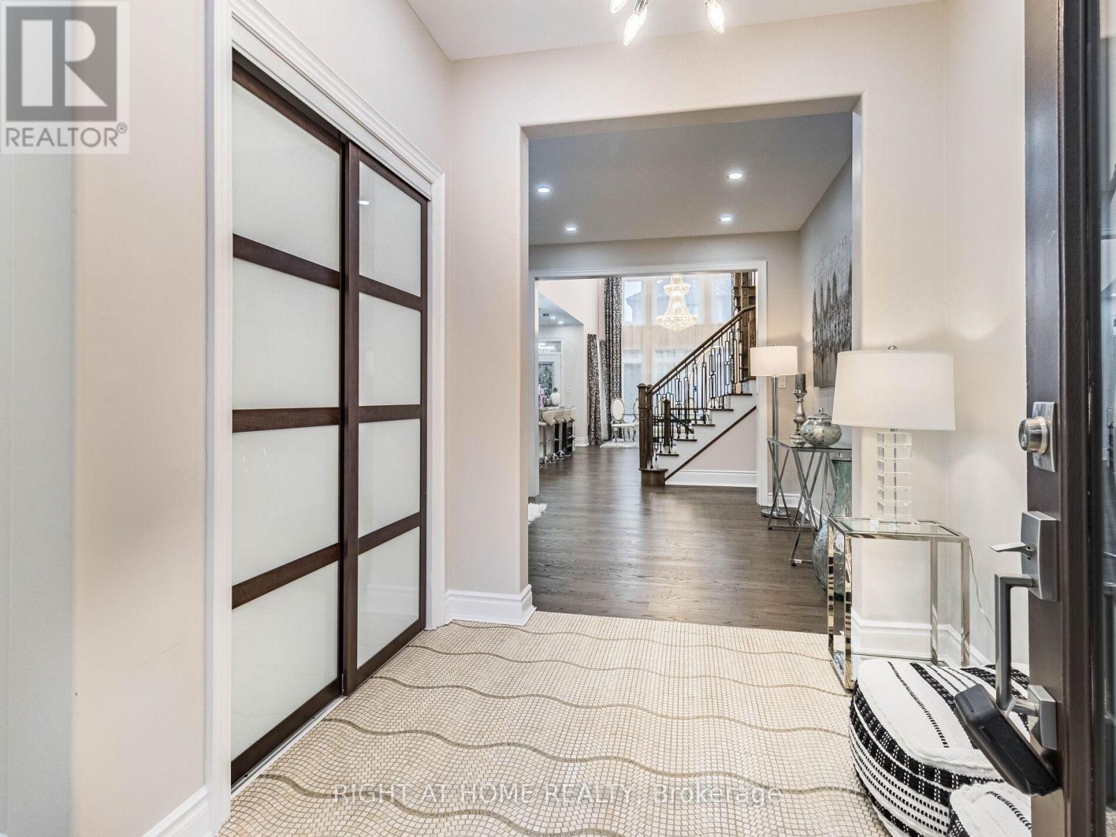 3176 Stocksbridge Avenue, Oakville, Ontario  L6M 0A7 - Photo 4 - W12451060