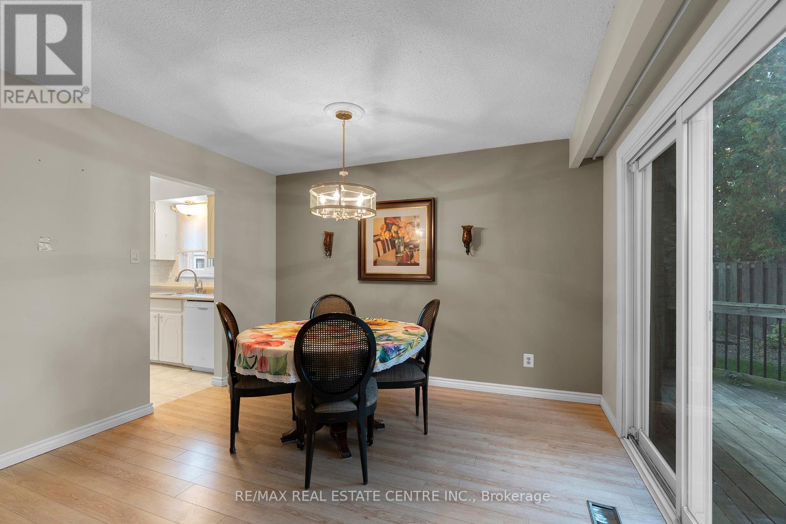 24 Thatcher Court, Brampton, Ontario  L6Z 1C8 - Photo 10 - W12451074