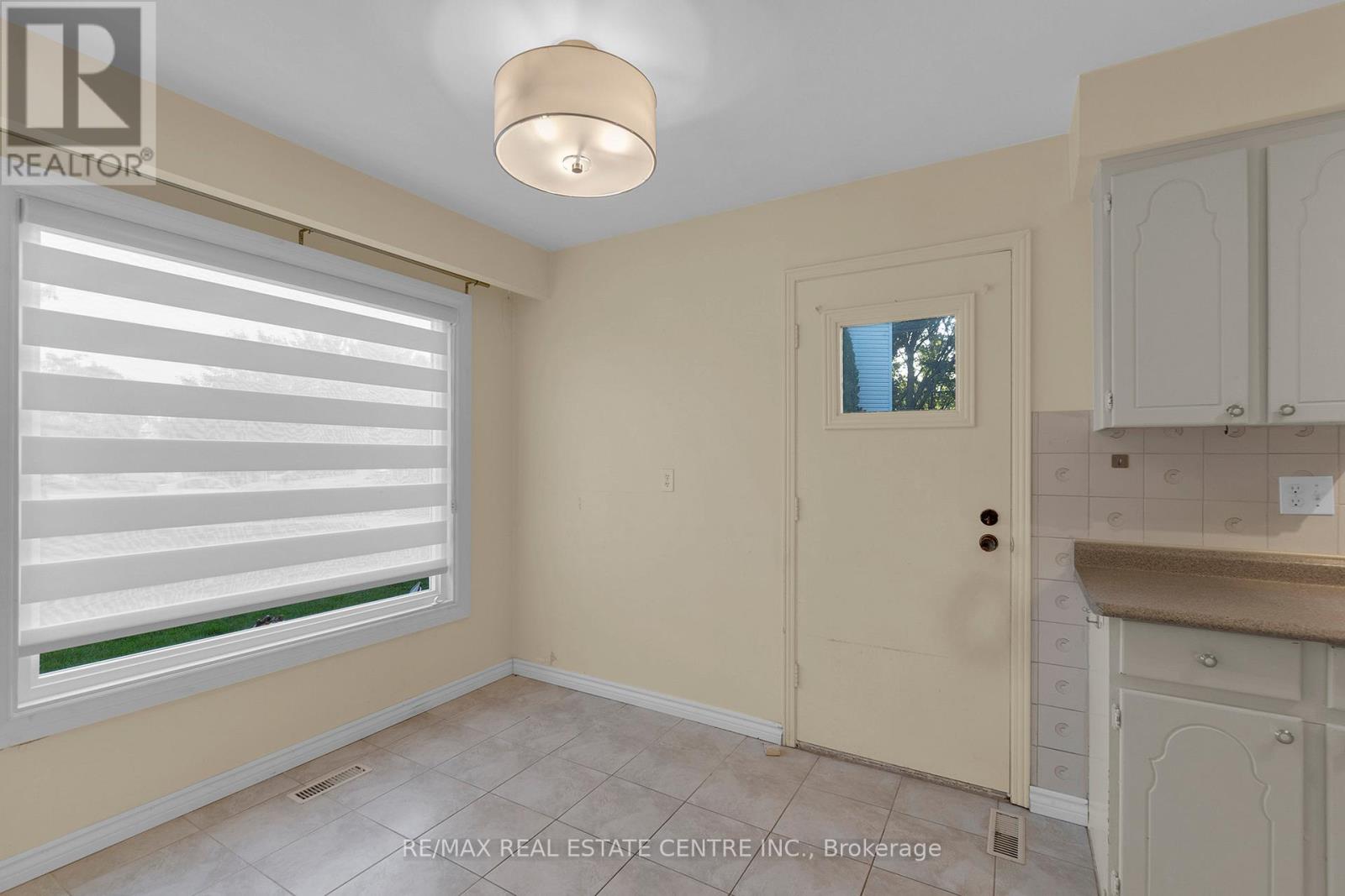 24 Thatcher Court, Brampton, Ontario  L6Z 1C8 - Photo 14 - W12451074