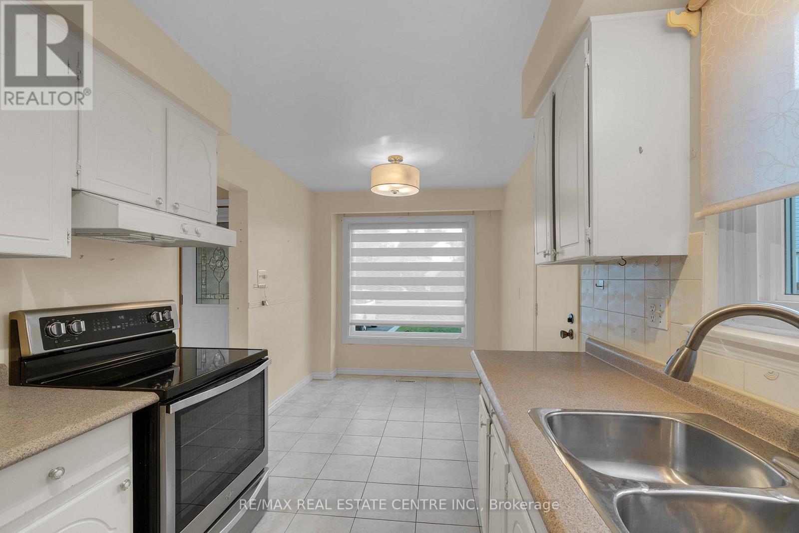 24 Thatcher Court, Brampton, Ontario  L6Z 1C8 - Photo 16 - W12451074