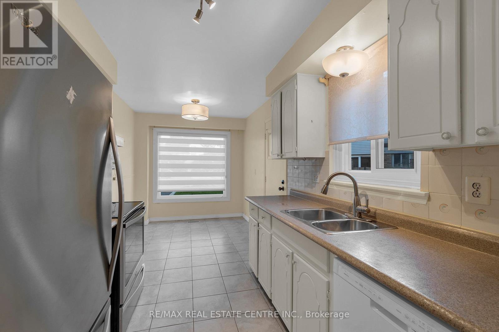 24 Thatcher Court, Brampton, Ontario  L6Z 1C8 - Photo 17 - W12451074