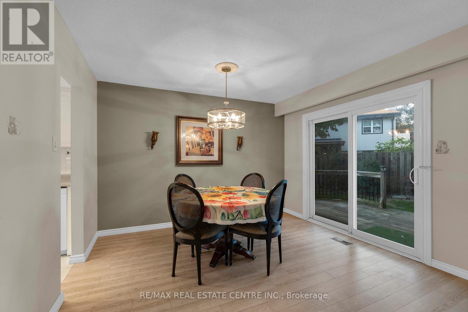 24 Thatcher Court, Brampton, Ontario  L6Z 1C8 - Photo 9 - W12451074