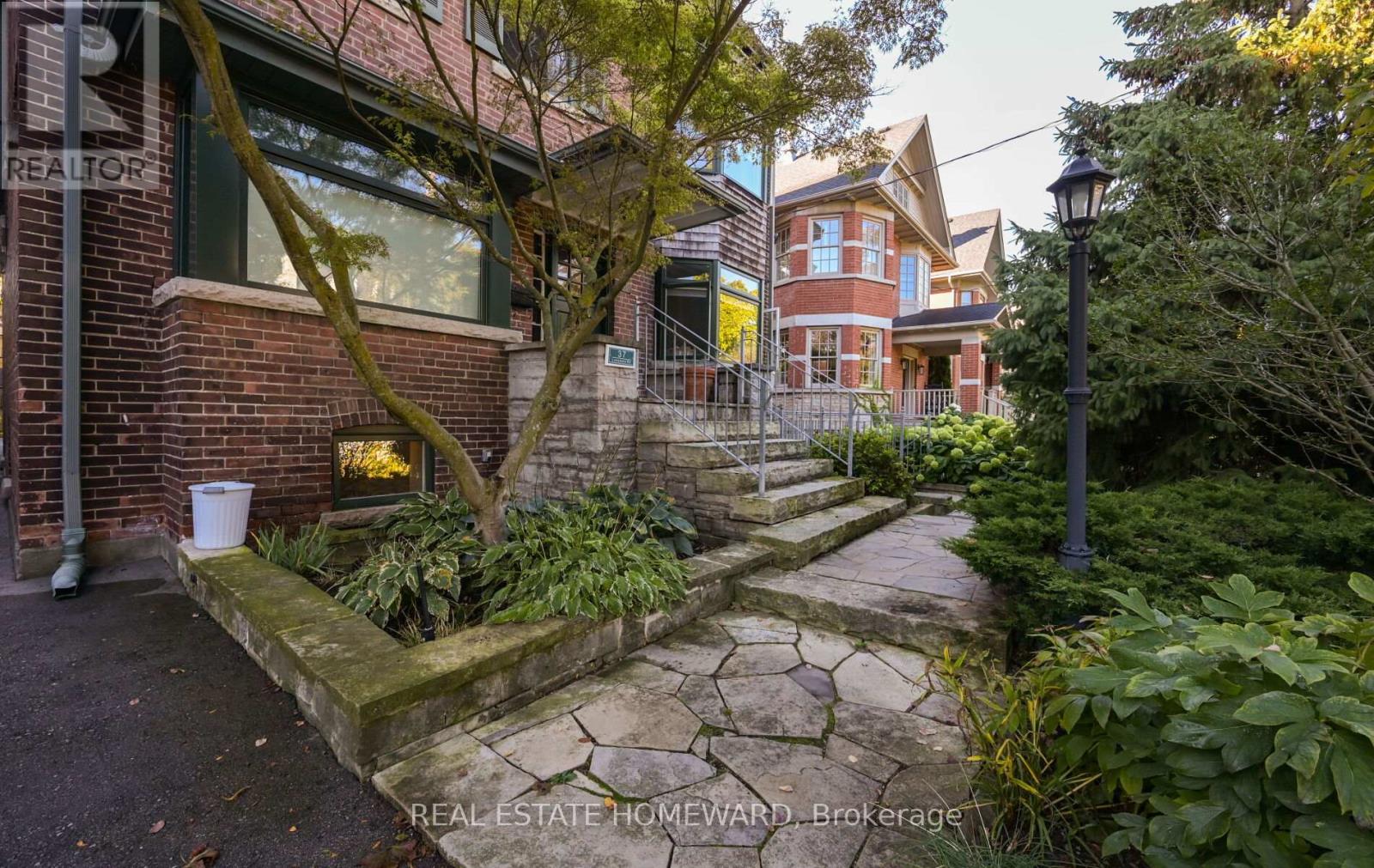 37 LONSDALE ROAD, Toronto, Ontario