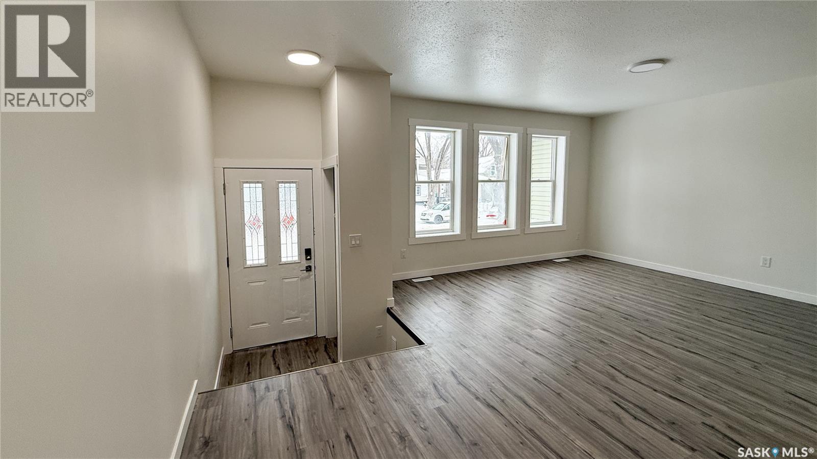 1924 Montreal Street, Regina, Saskatchewan  S4P 1L3 - Photo 2 - SK020327
