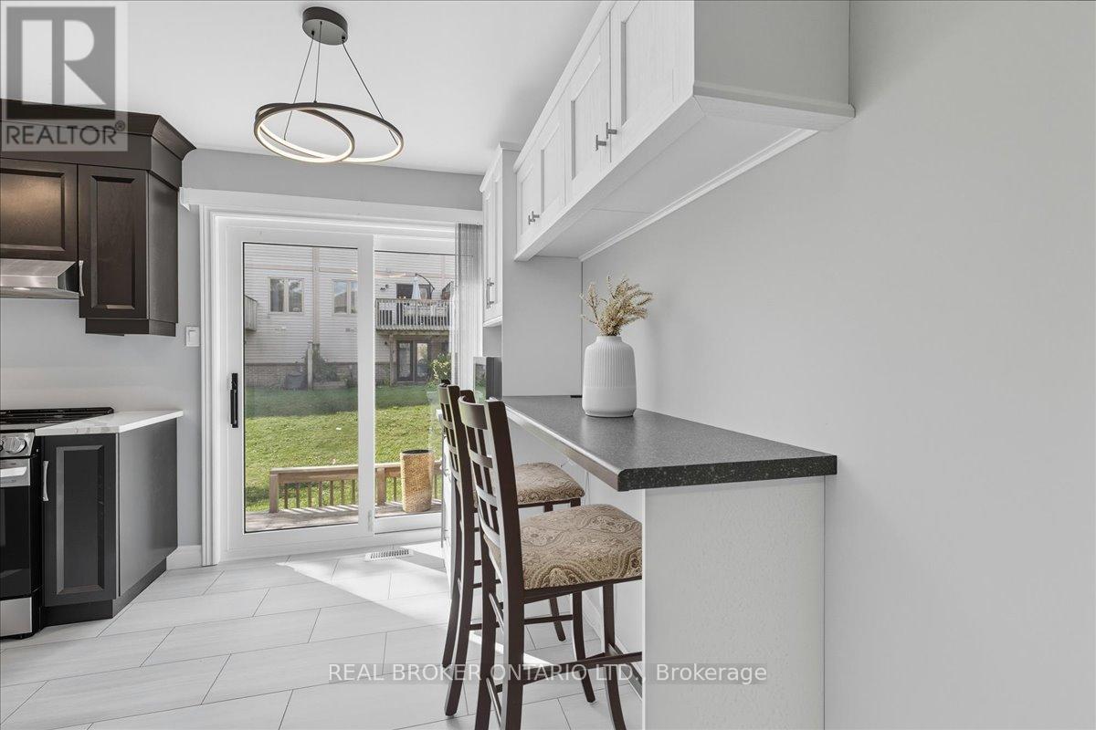 9 - 230 Blackhorne Drive, Kitchener, Ontario  N2E 1Z4 - Photo 12 - X12451052