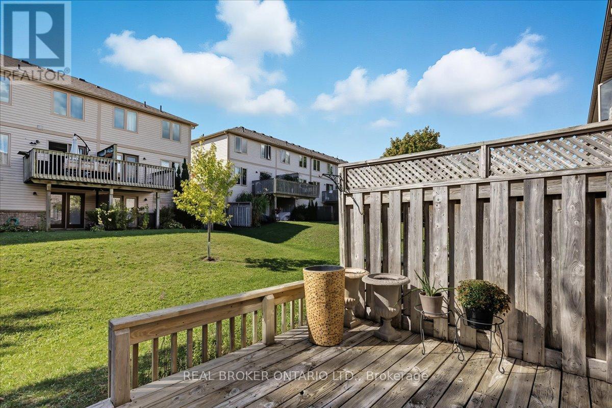 9 - 230 Blackhorne Drive, Kitchener, Ontario  N2E 1Z4 - Photo 14 - X12451052