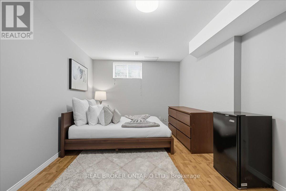 9 - 230 Blackhorne Drive, Kitchener, Ontario  N2E 1Z4 - Photo 5 - X12451052