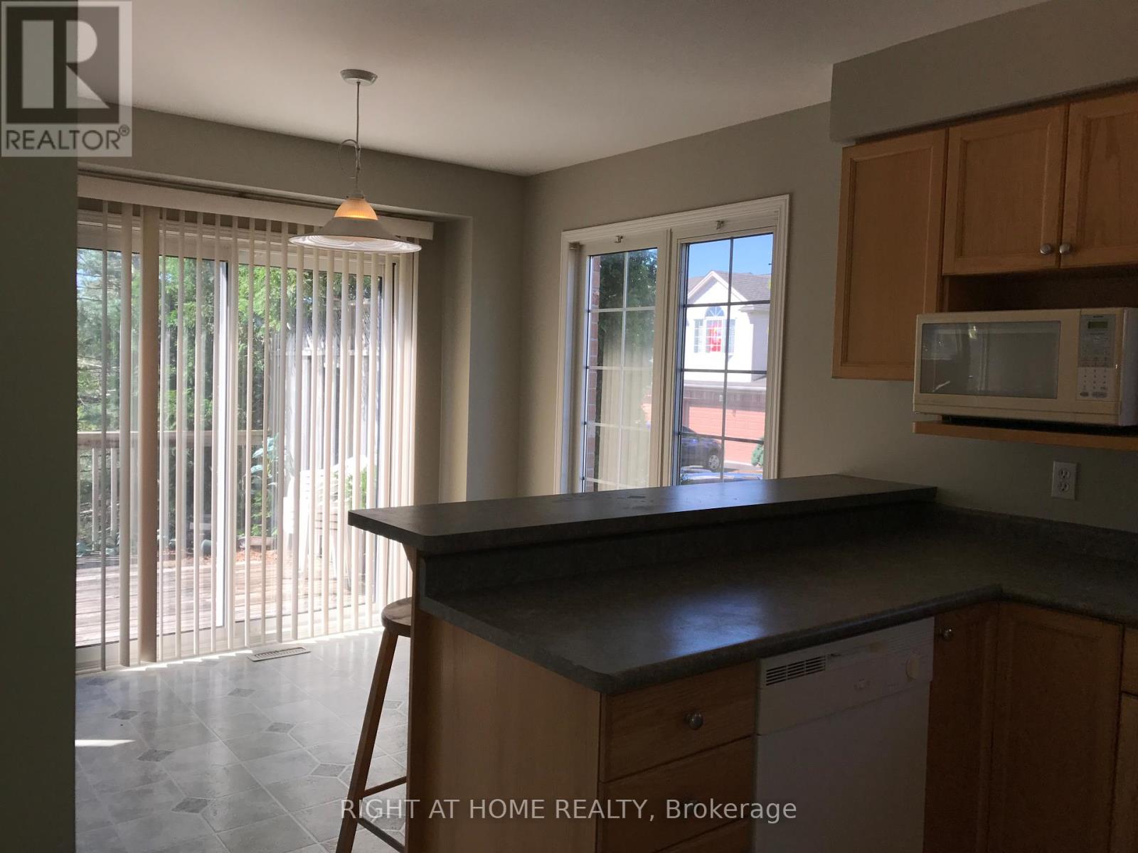 33 - 320 Ambleside Drive, London North, Ontario  N6G 5H9 - Photo 8 - X12451066