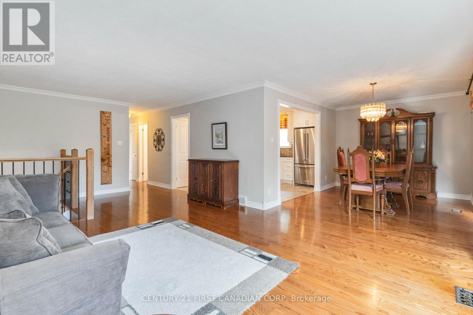 50 Farnham Crescent, London South, Ontario  N6K 1K1 - Photo 10 - X12451115