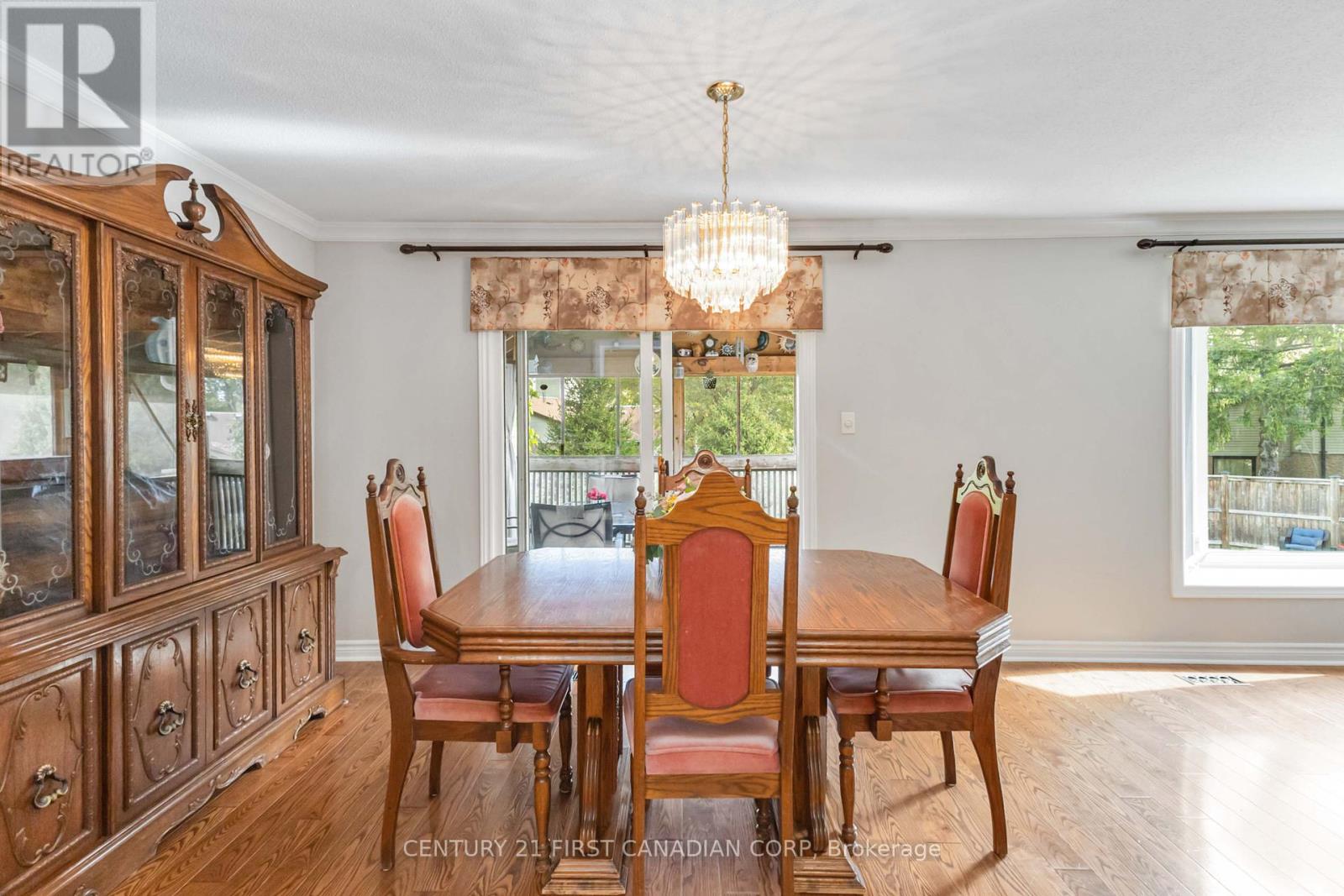 50 Farnham Crescent, London South, Ontario  N6K 1K1 - Photo 11 - X12451115