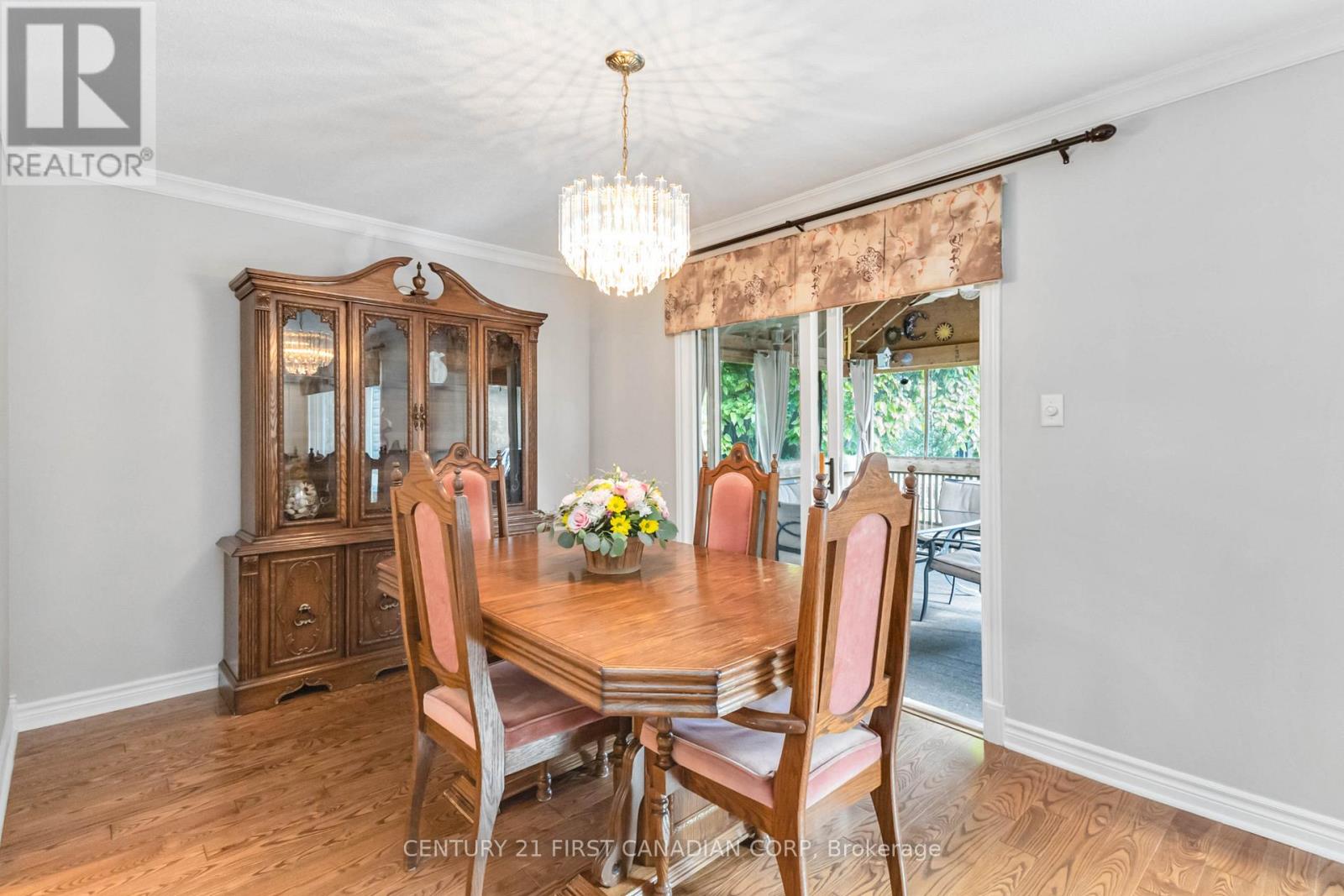 50 Farnham Crescent, London South, Ontario  N6K 1K1 - Photo 12 - X12451115