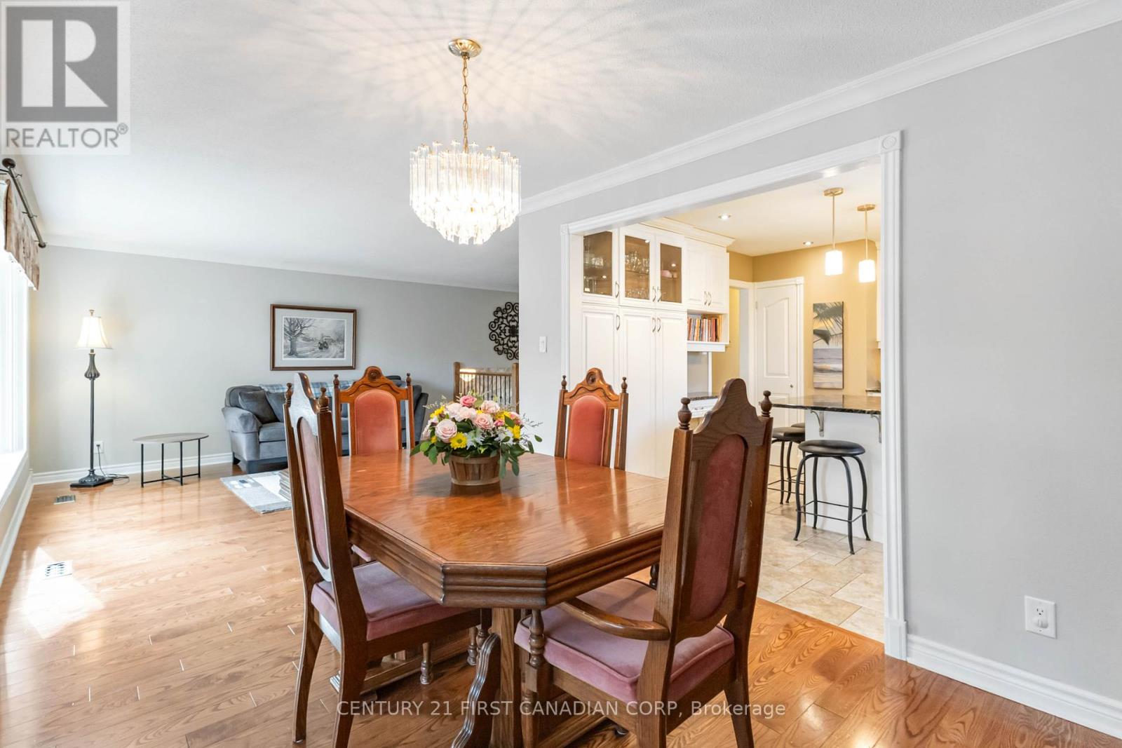 50 Farnham Crescent, London South, Ontario  N6K 1K1 - Photo 13 - X12451115