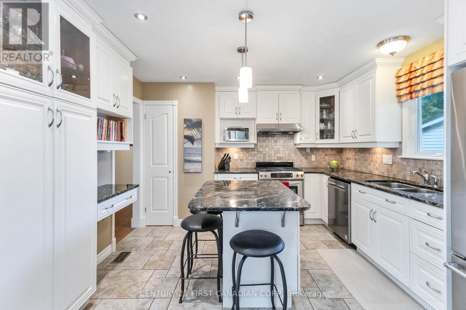 50 Farnham Crescent, London South, Ontario  N6K 1K1 - Photo 15 - X12451115