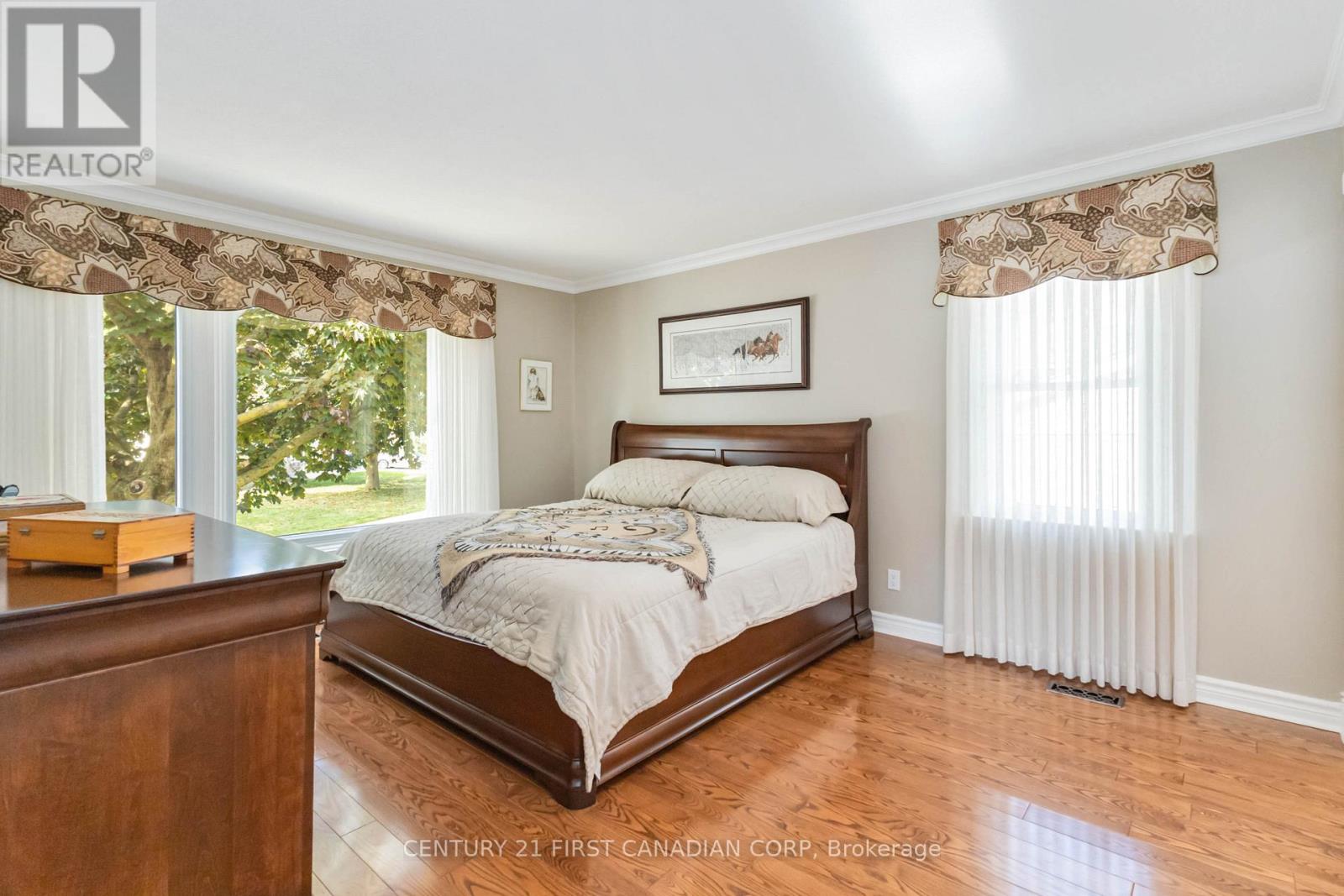 50 Farnham Crescent, London South, Ontario  N6K 1K1 - Photo 18 - X12451115