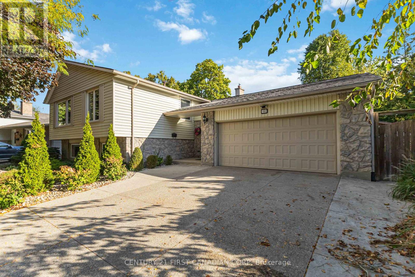 50 Farnham Crescent, London South, Ontario  N6K 1K1 - Photo 2 - X12451115