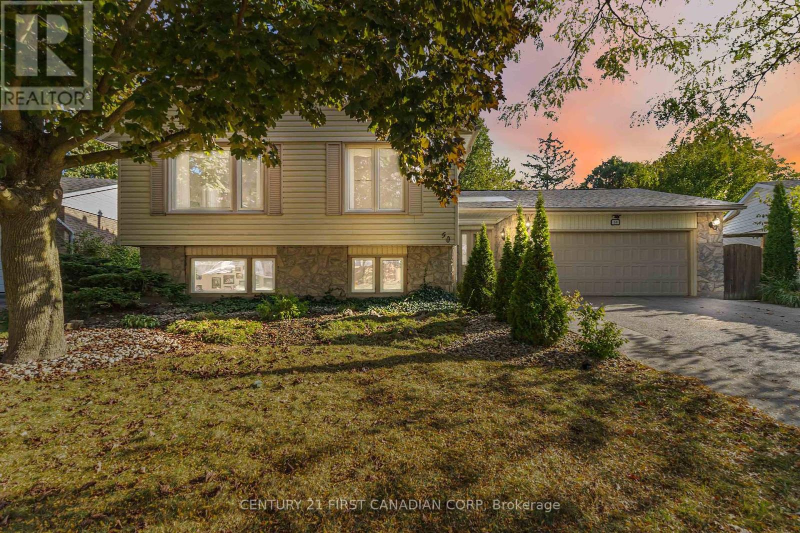 50 Farnham Crescent, London South, Ontario  N6K 1K1 - Photo 3 - X12451115