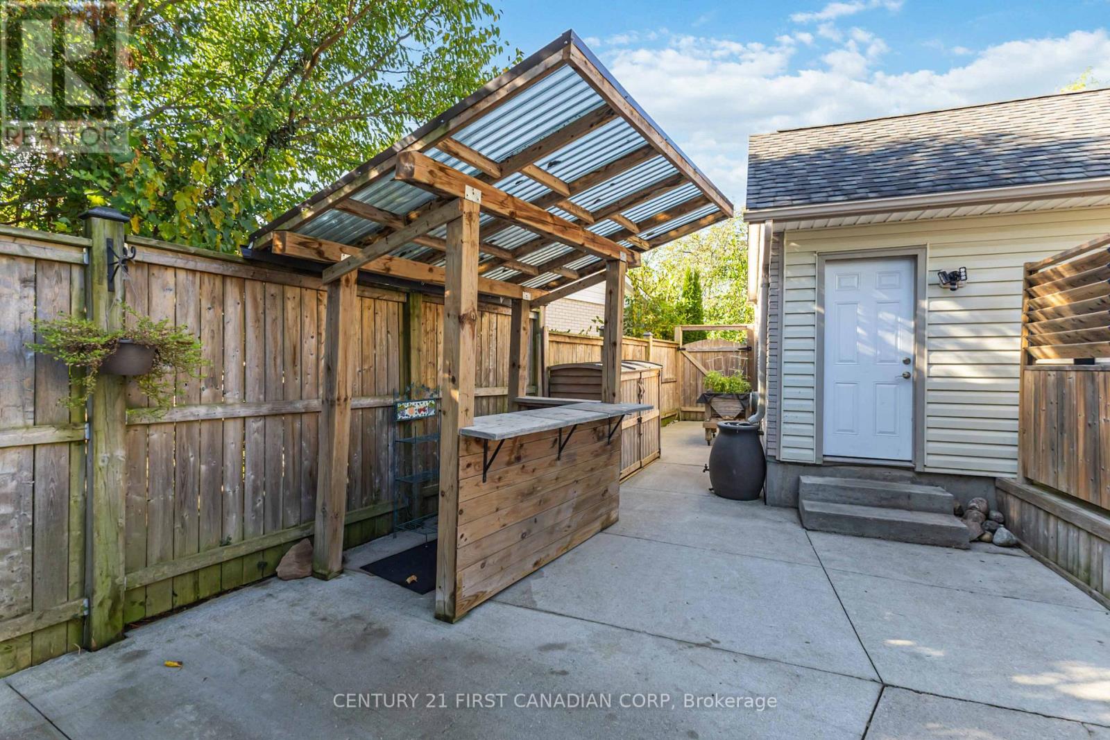 50 Farnham Crescent, London South, Ontario  N6K 1K1 - Photo 41 - X12451115