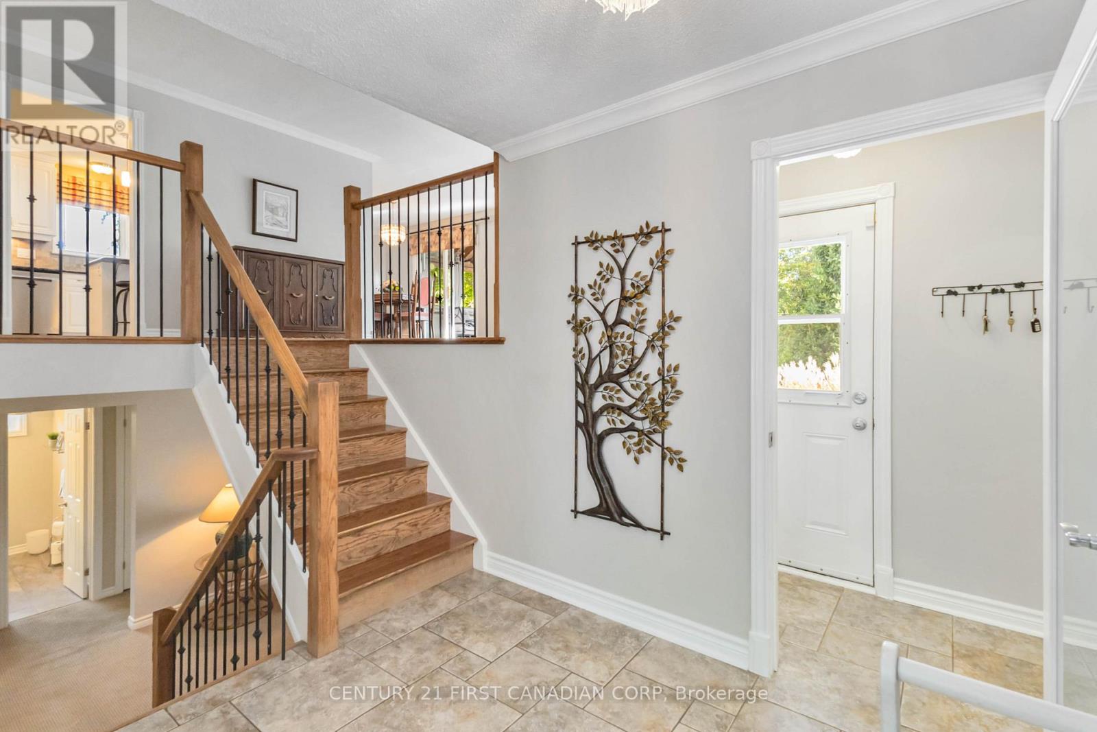 50 Farnham Crescent, London South, Ontario  N6K 1K1 - Photo 6 - X12451115