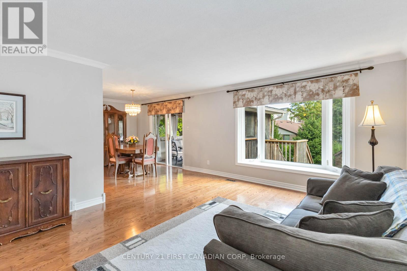 50 Farnham Crescent, London South, Ontario  N6K 1K1 - Photo 7 - X12451115