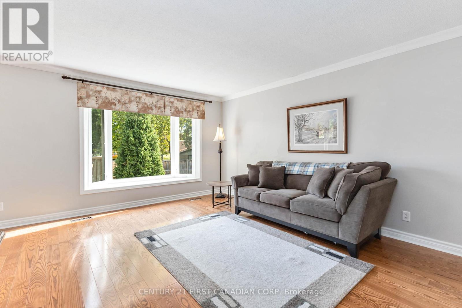 50 Farnham Crescent, London South, Ontario  N6K 1K1 - Photo 8 - X12451115