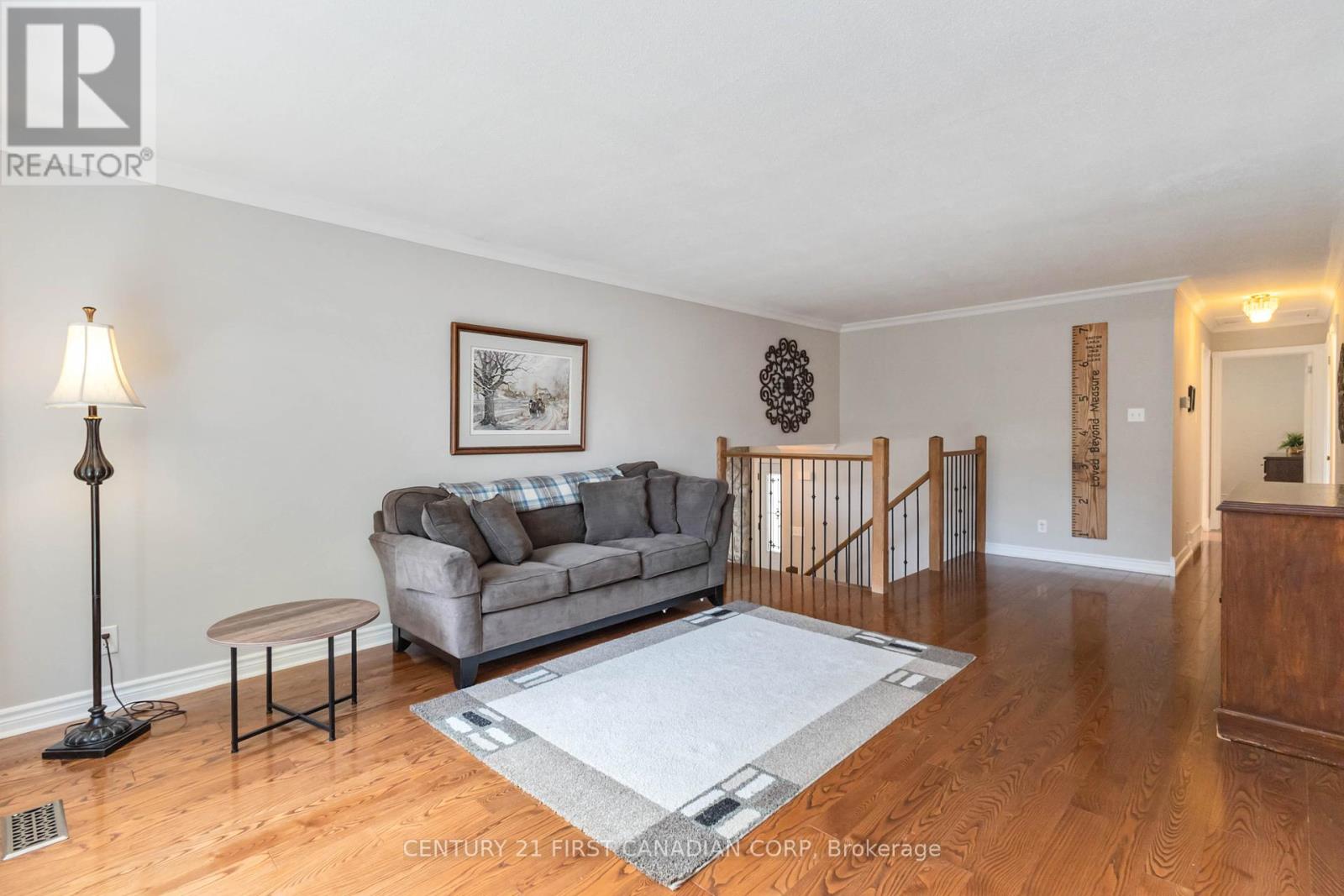 50 Farnham Crescent, London South, Ontario  N6K 1K1 - Photo 9 - X12451115