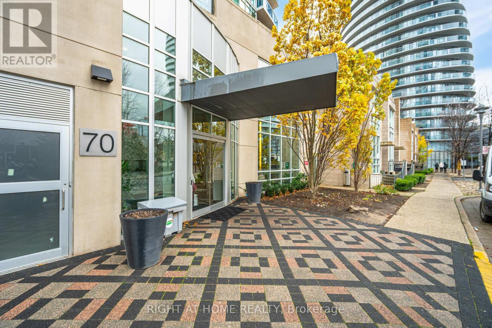 1002 - 70 Absolute Avenue, Mississauga, Ontario  L4Z 0A4 - Photo 2 - W12451091