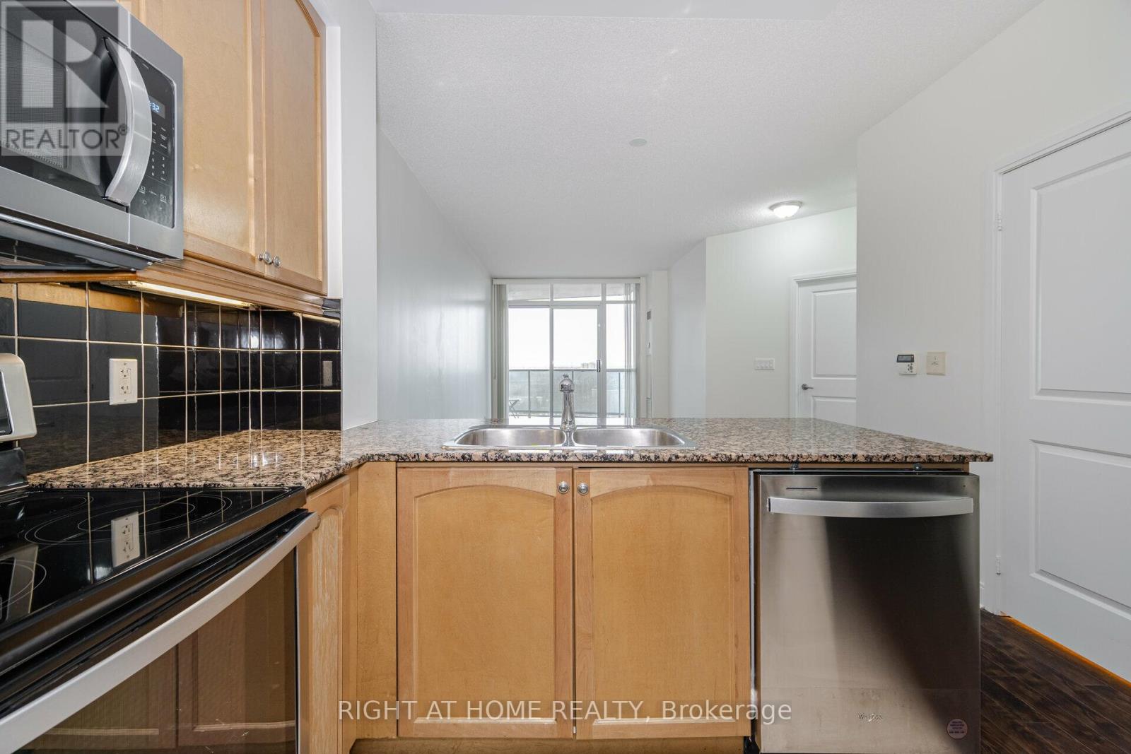 1002 - 70 Absolute Avenue, Mississauga, Ontario  L4Z 0A4 - Photo 9 - W12451091
