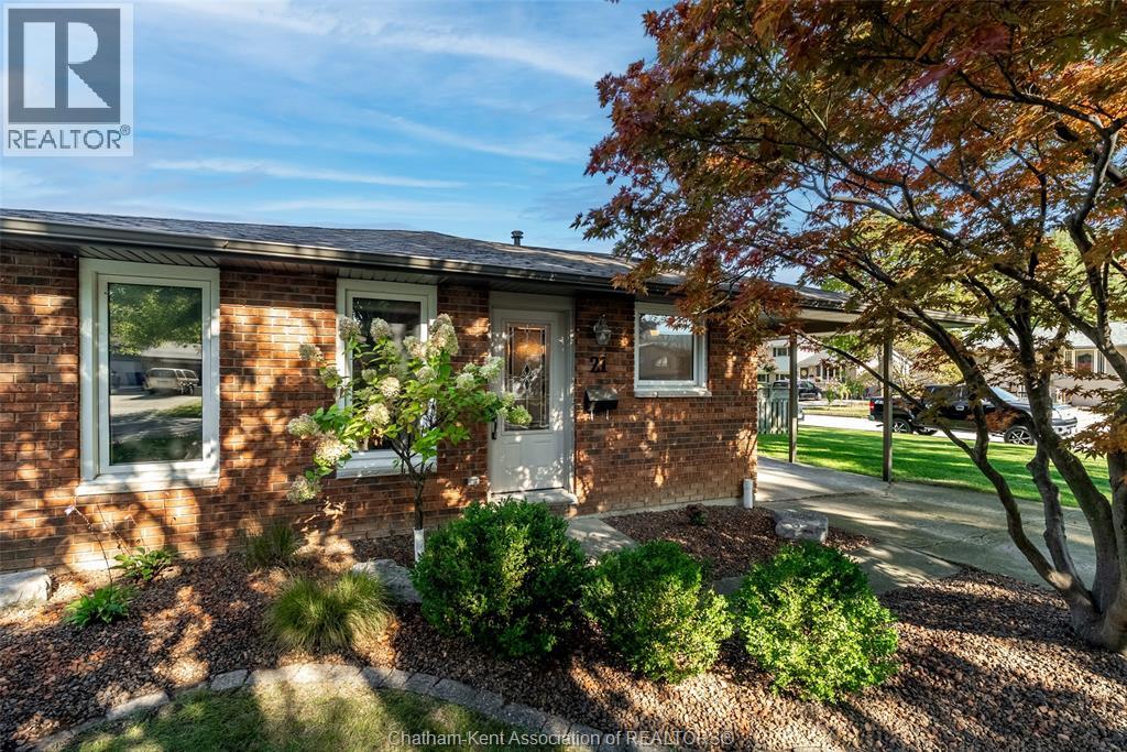 MLS# 25025309: 21 Thornhill CRESCENT, Chatham, Canada