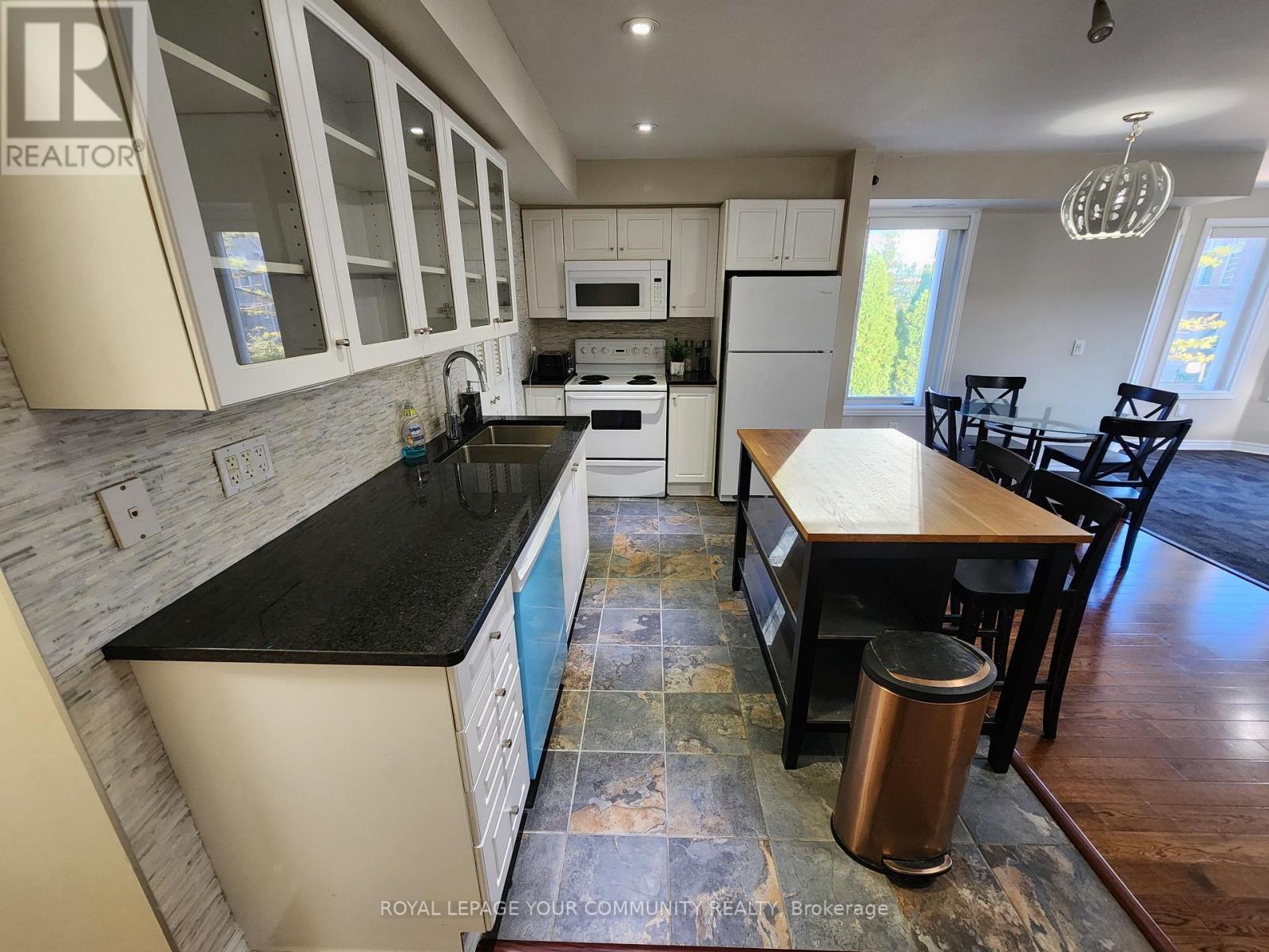 202 - 80 Aerodrome Crescent, Toronto, Ontario  M4G 4J1 - Photo 10 - C12451110