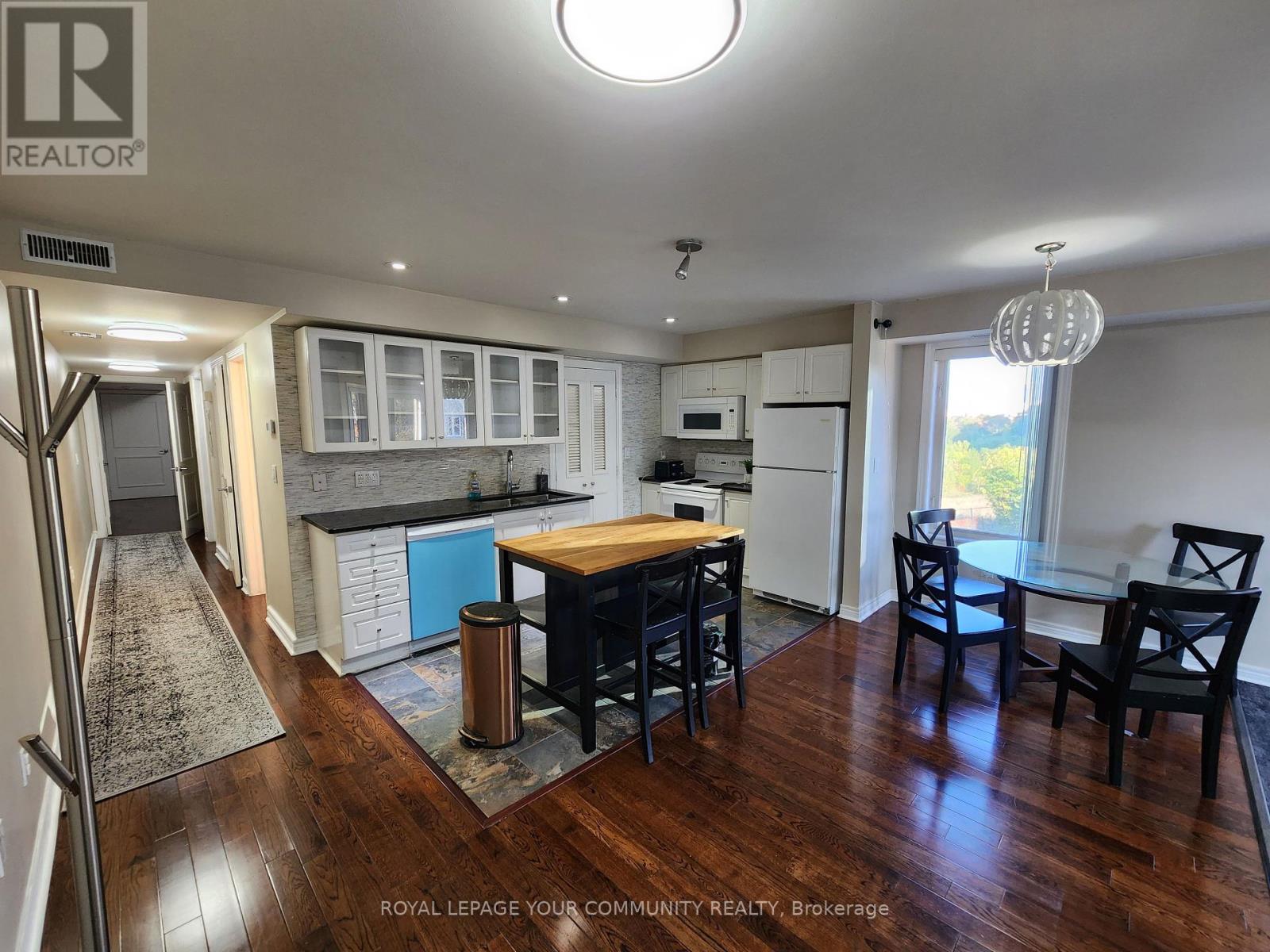 202 - 80 Aerodrome Crescent, Toronto, Ontario  M4G 4J1 - Photo 4 - C12451110