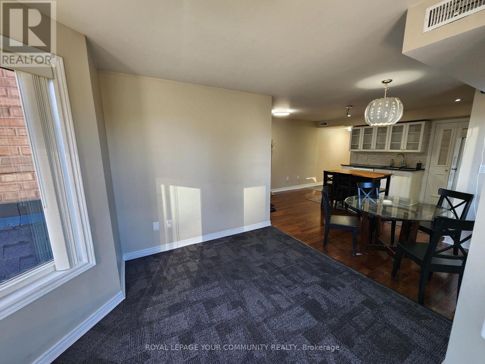 202 - 80 Aerodrome Crescent, Toronto, Ontario  M4G 4J1 - Photo 5 - C12451110