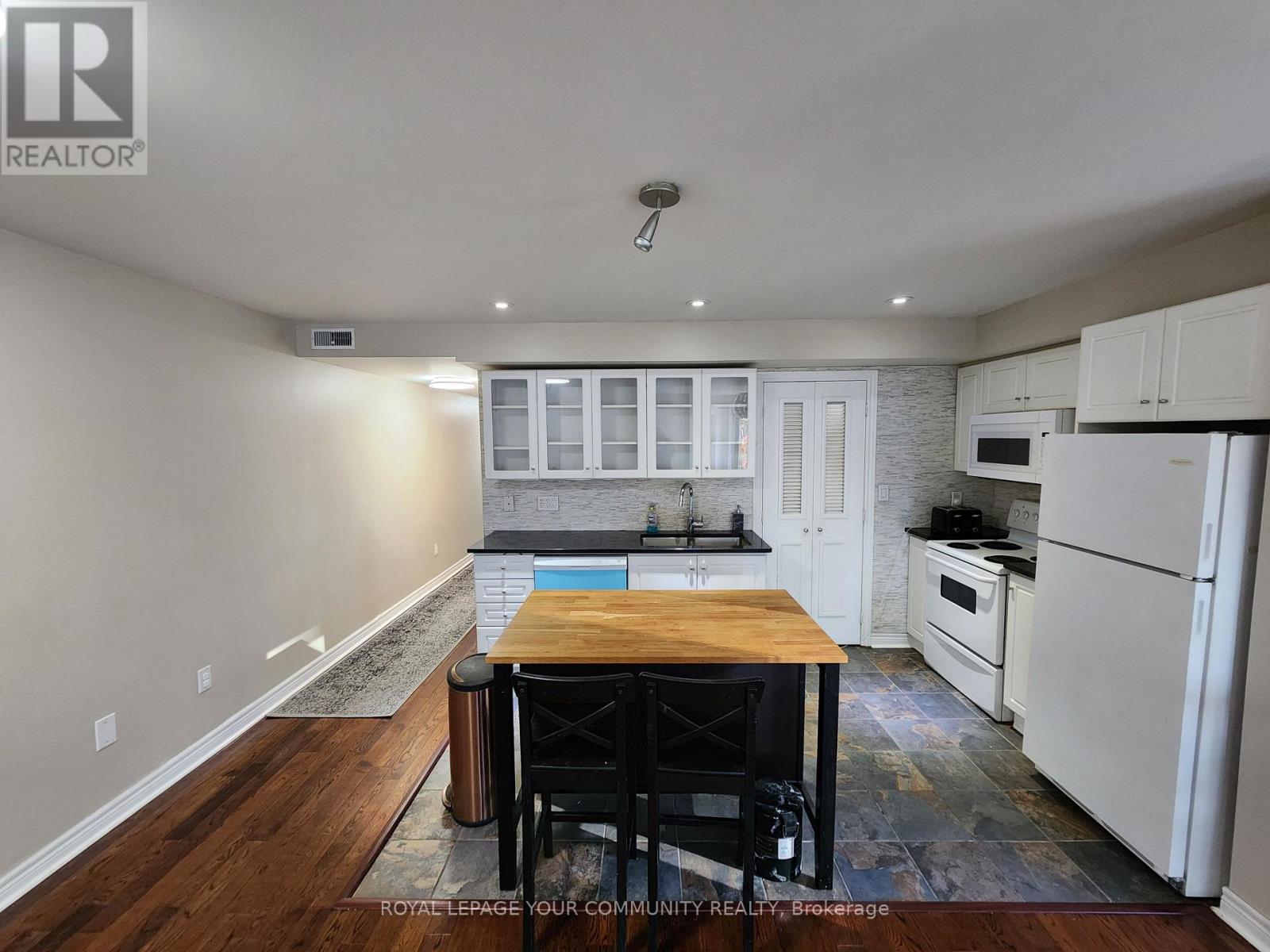 202 - 80 Aerodrome Crescent, Toronto, Ontario  M4G 4J1 - Photo 8 - C12451110