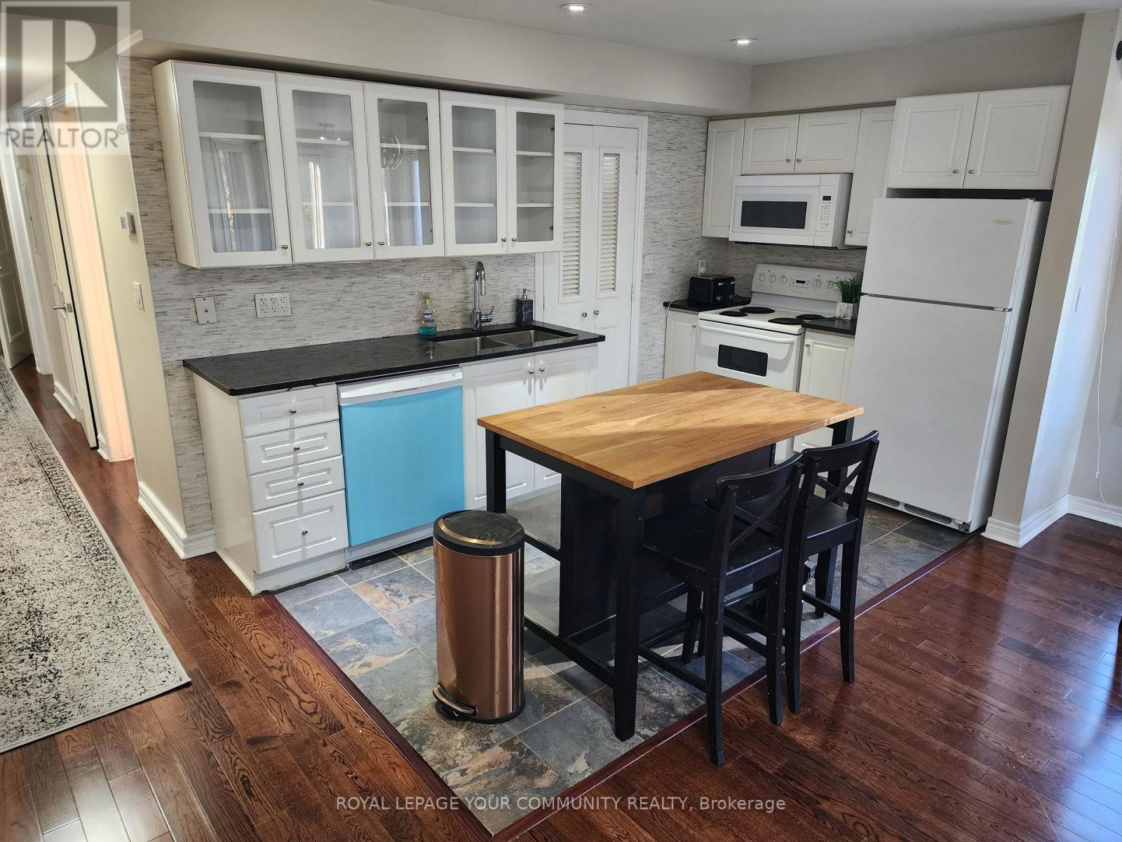 202 - 80 Aerodrome Crescent, Toronto, Ontario  M4G 4J1 - Photo 9 - C12451110