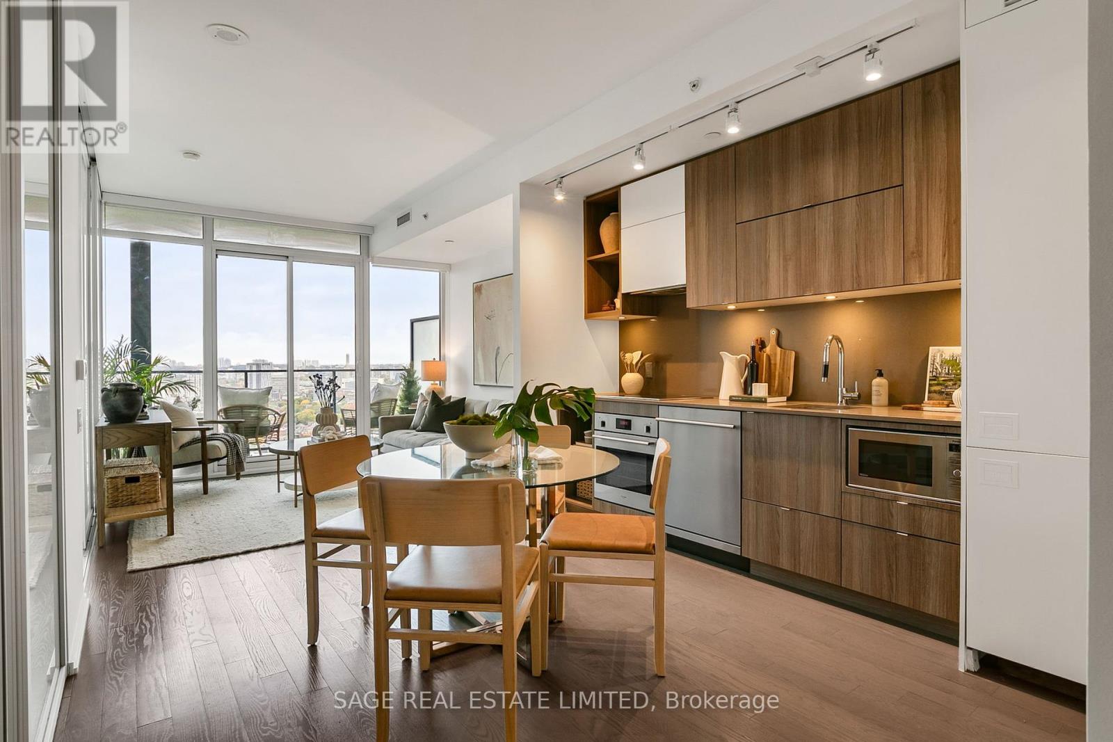 2504 - 125 Peter Street, Toronto, Ontario  M5V 0M2 - Photo 2 - C12451125
