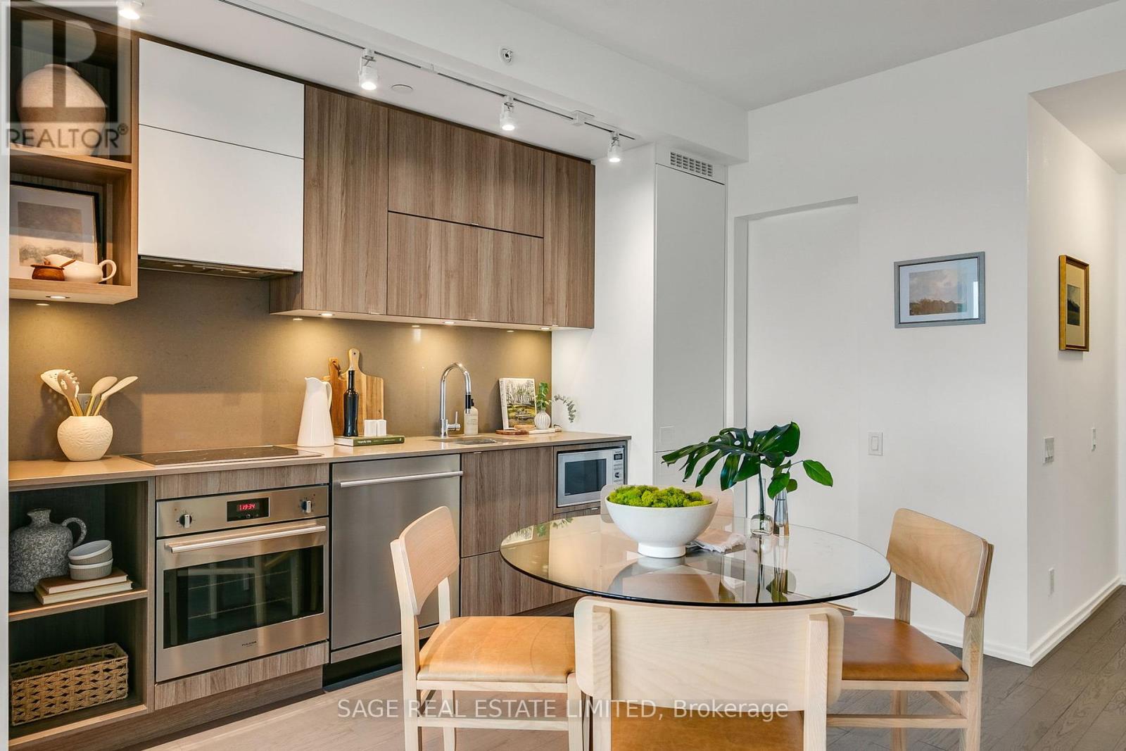 2504 - 125 Peter Street, Toronto, Ontario  M5V 0M2 - Photo 3 - C12451125