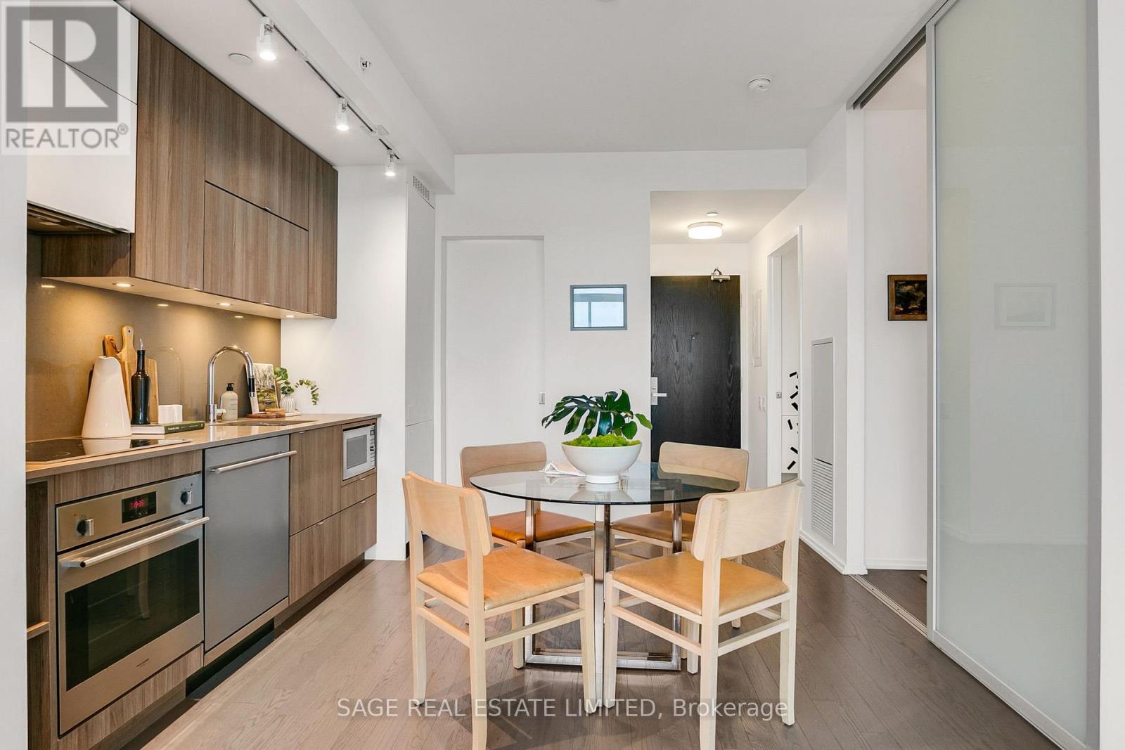 2504 - 125 Peter Street, Toronto, Ontario  M5V 0M2 - Photo 6 - C12451125