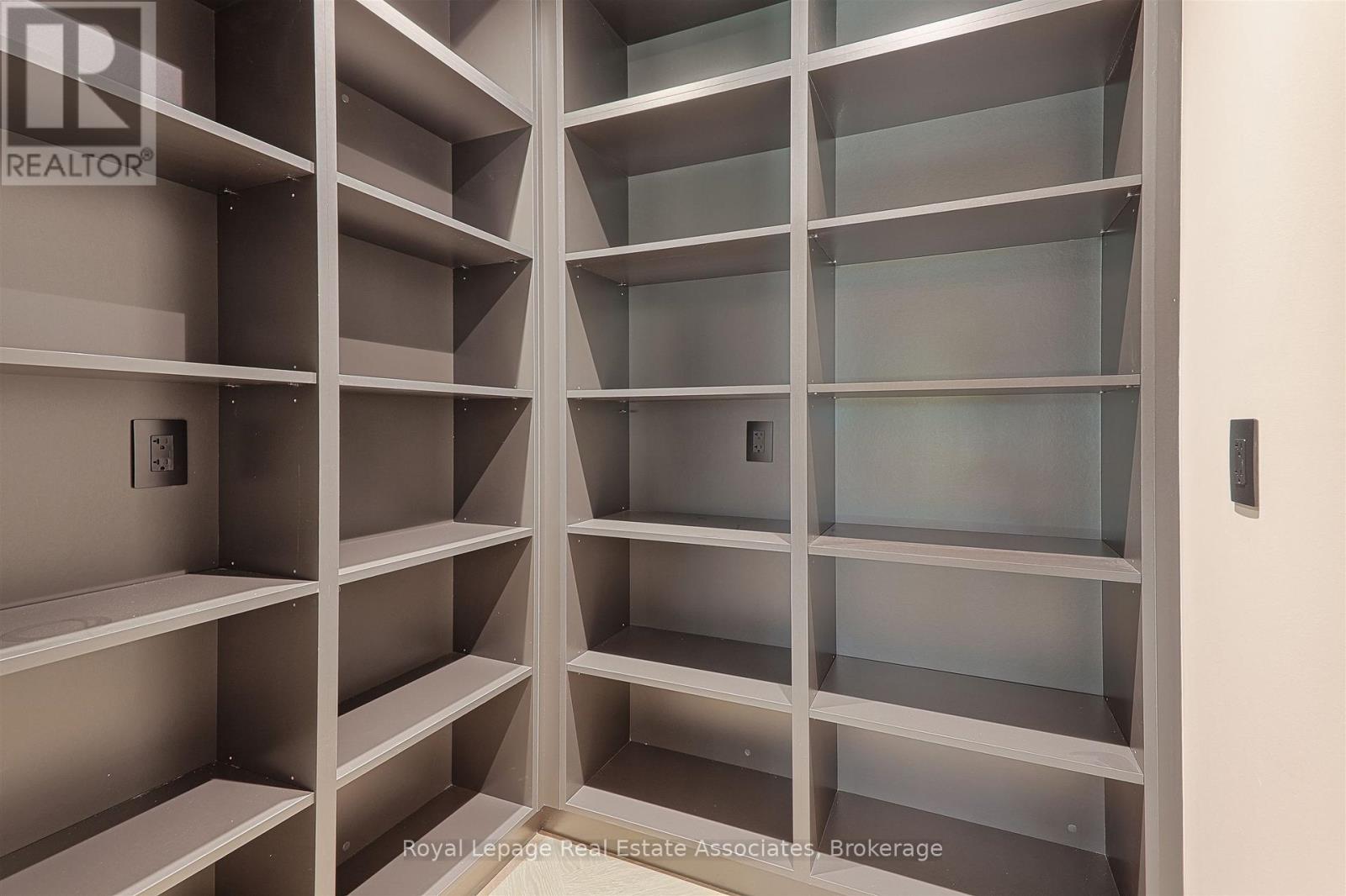 700 Montbeck Crescent, Mississauga, Ontario  L5G 1P3 - Photo 18 - W12451123