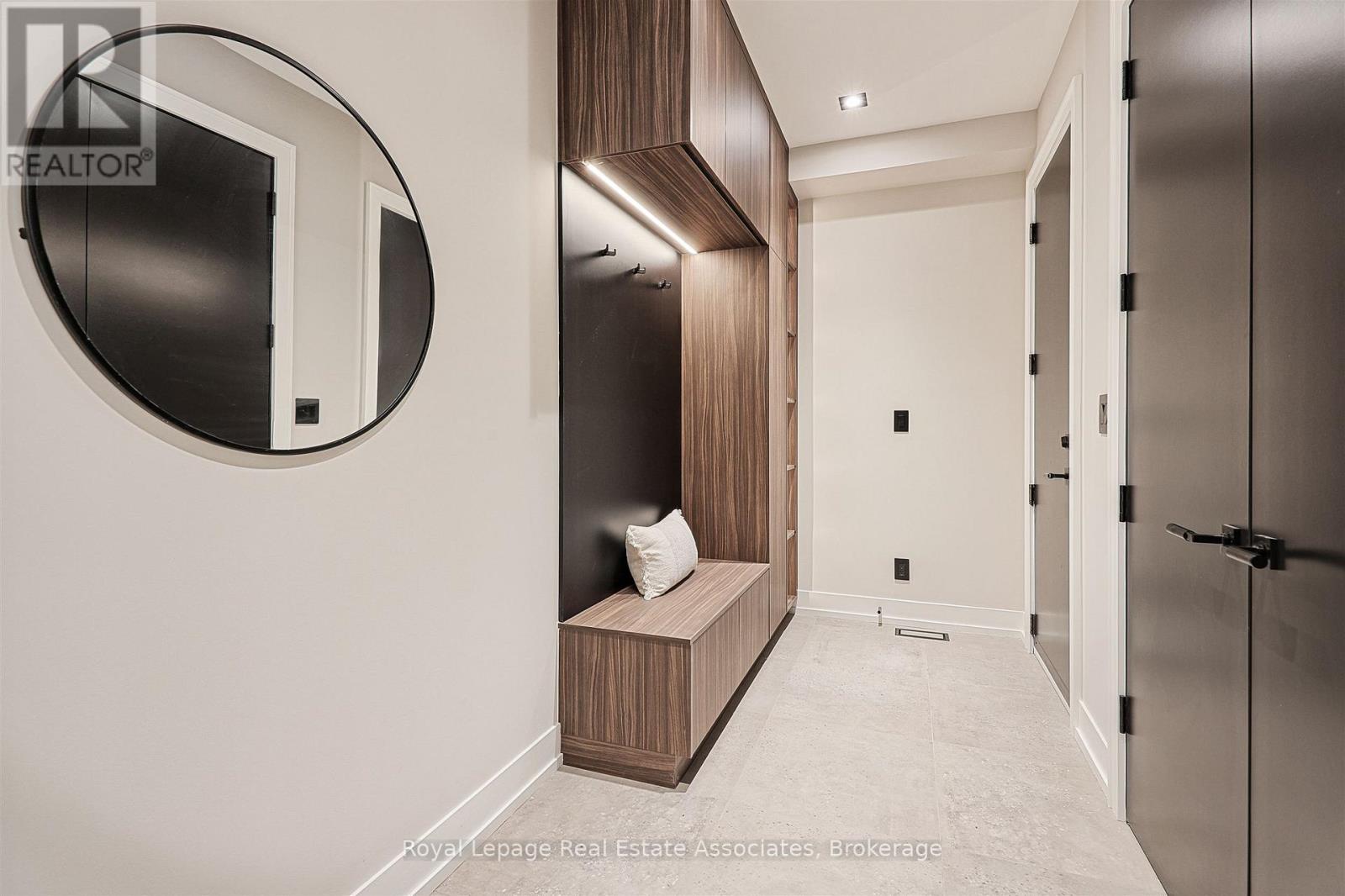 700 Montbeck Crescent, Mississauga, Ontario  L5G 1P3 - Photo 22 - W12451123