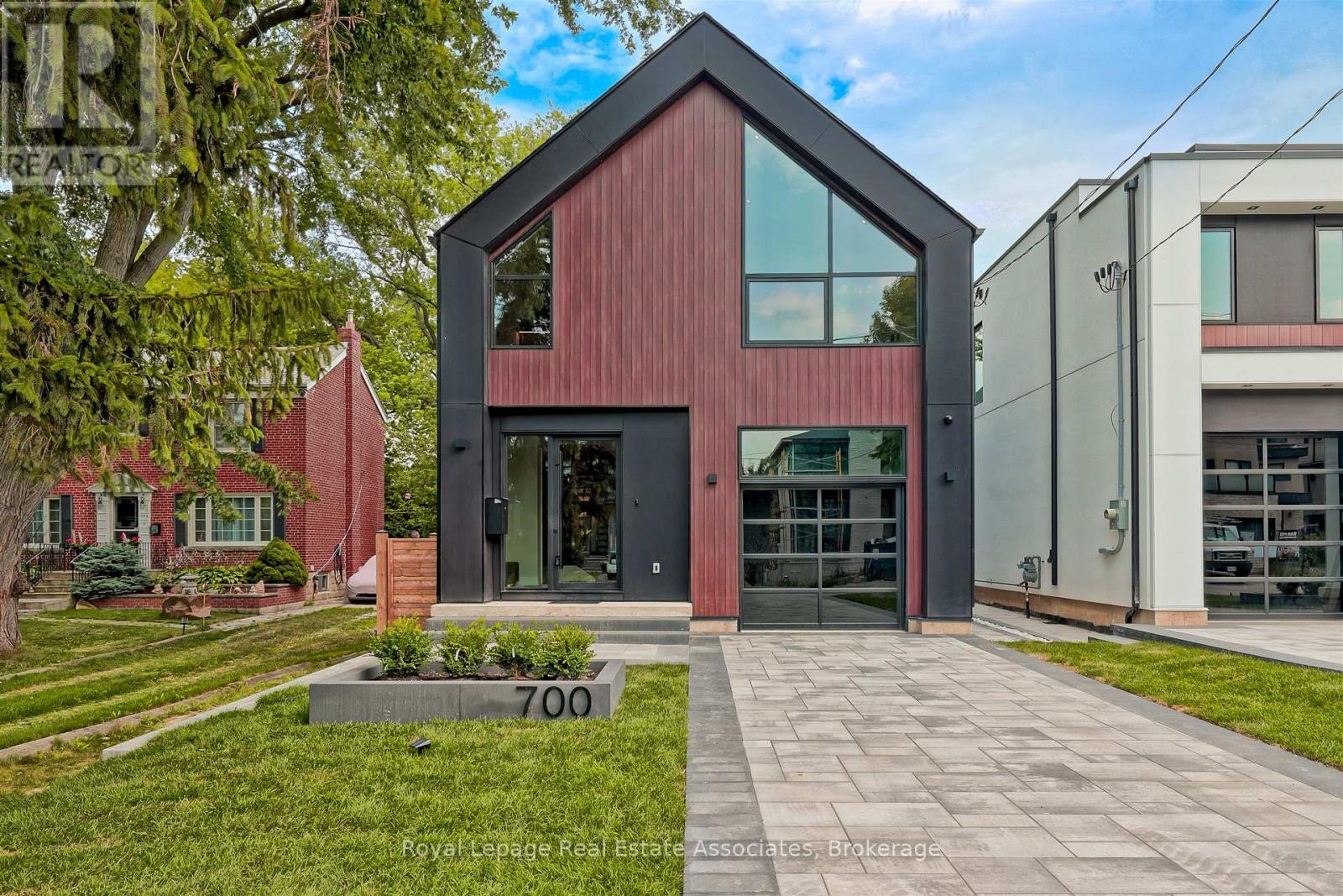 700 Montbeck Crescent, Mississauga, Ontario  L5G 1P3 - Photo 3 - W12451123
