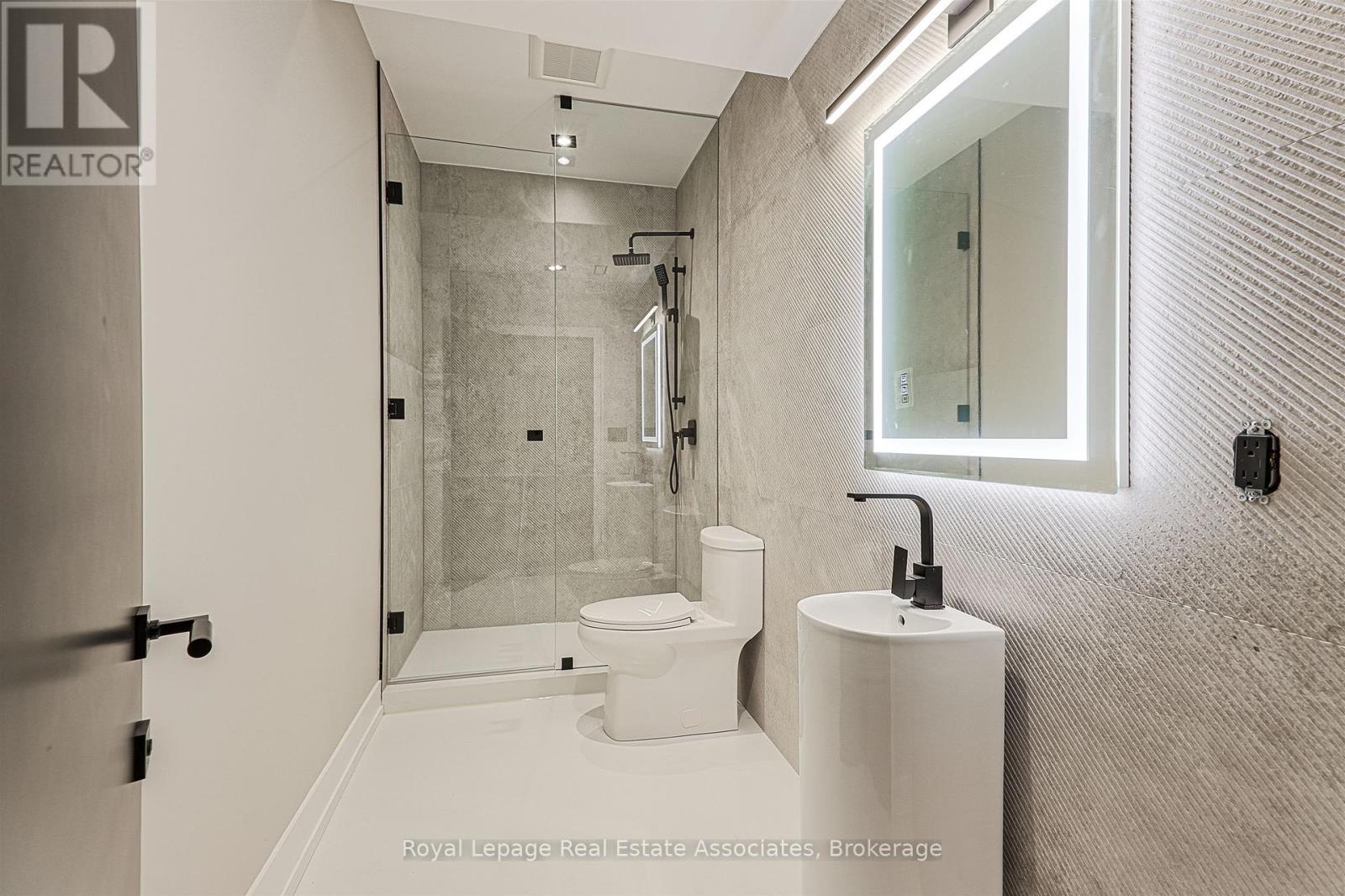 700 Montbeck Crescent, Mississauga, Ontario  L5G 1P3 - Photo 37 - W12451123