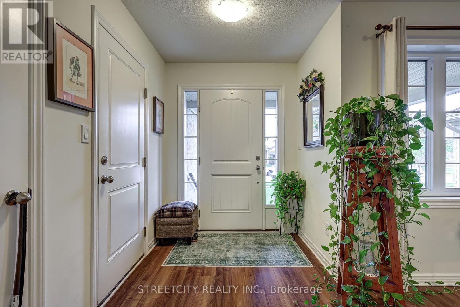 31 Acorn Trail, St. Thomas, Ontario  N5R 0H5 - Photo 2 - X12451150