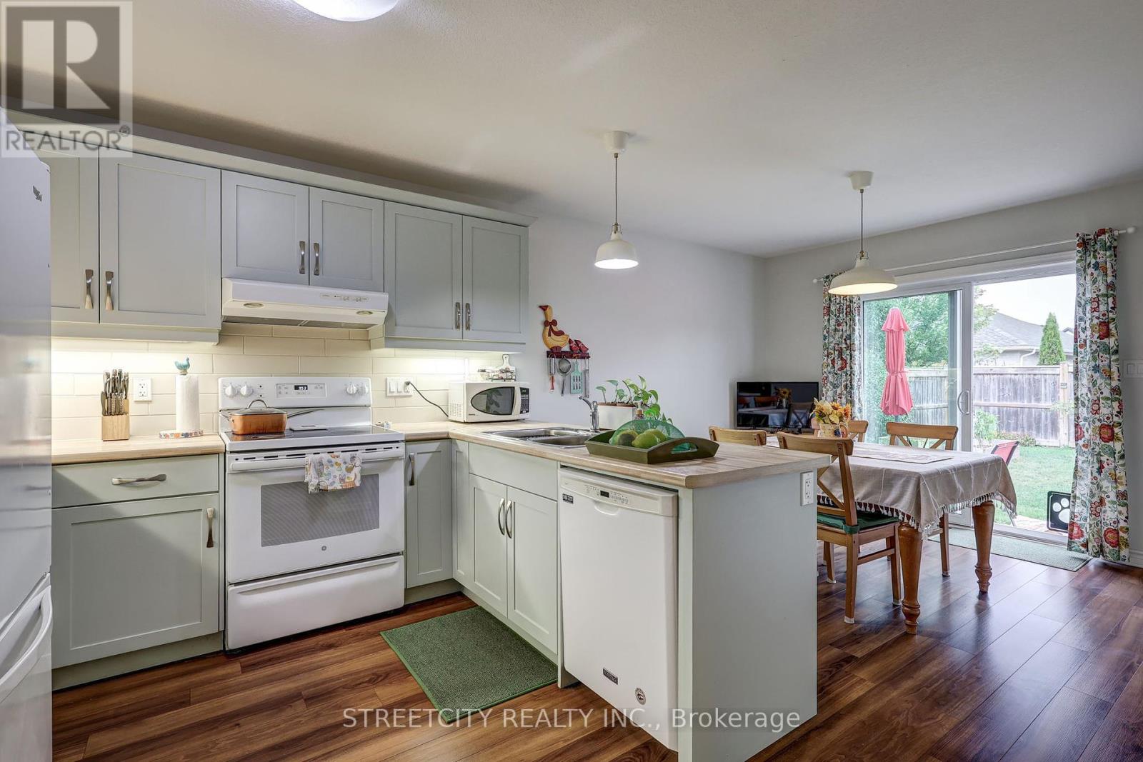 31 Acorn Trail, St. Thomas, Ontario  N5R 0H5 - Photo 5 - X12451150