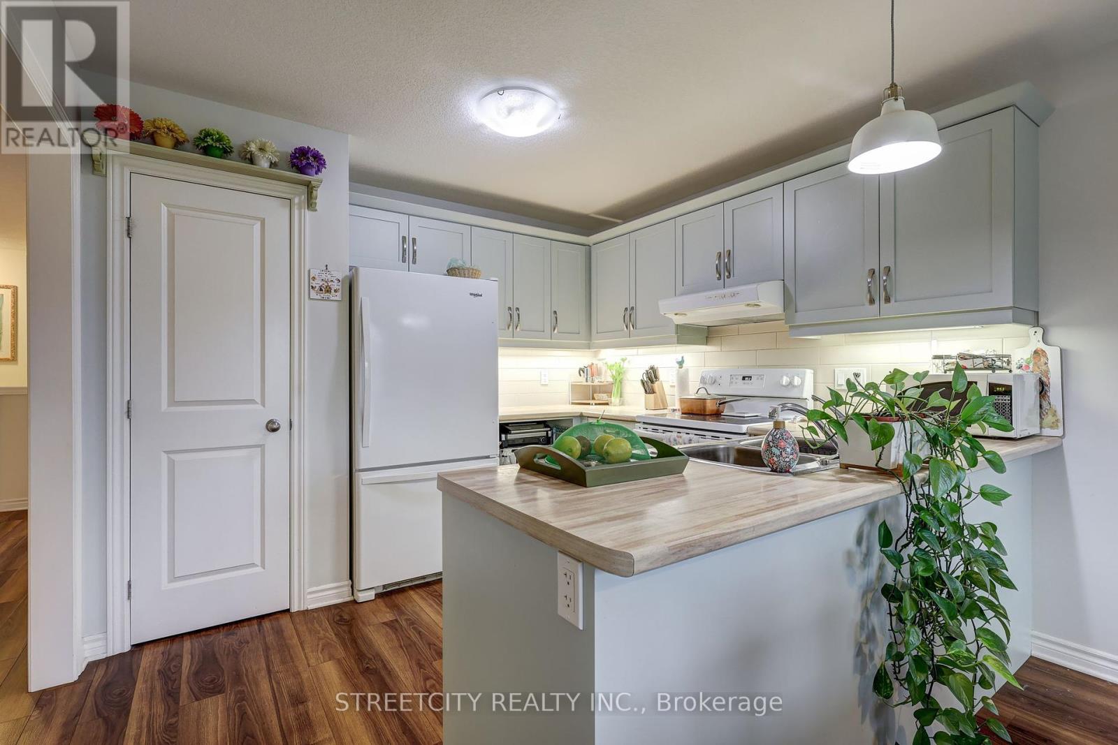 31 Acorn Trail, St. Thomas, Ontario  N5R 0H5 - Photo 6 - X12451150
