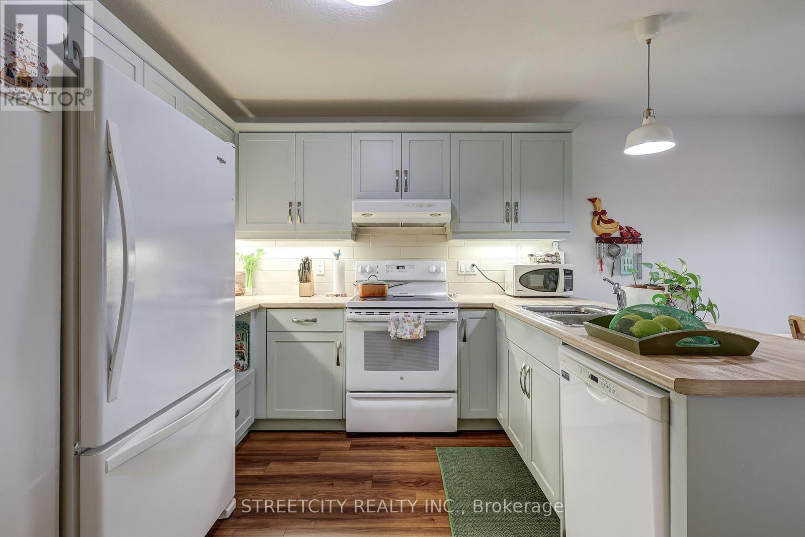 31 Acorn Trail, St. Thomas, Ontario  N5R 0H5 - Photo 7 - X12451150