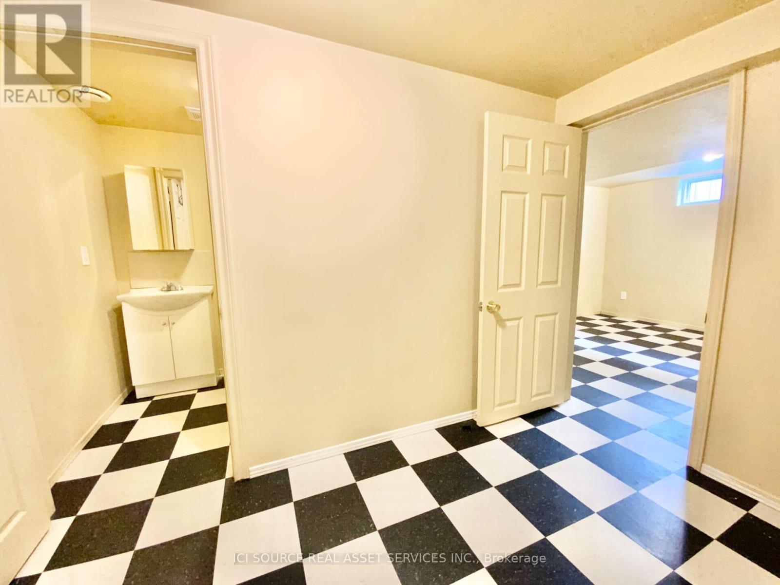 1393 Claymor Avenue, Ottawa, Ontario  K2C 1S5 - Photo 14 - X12451109