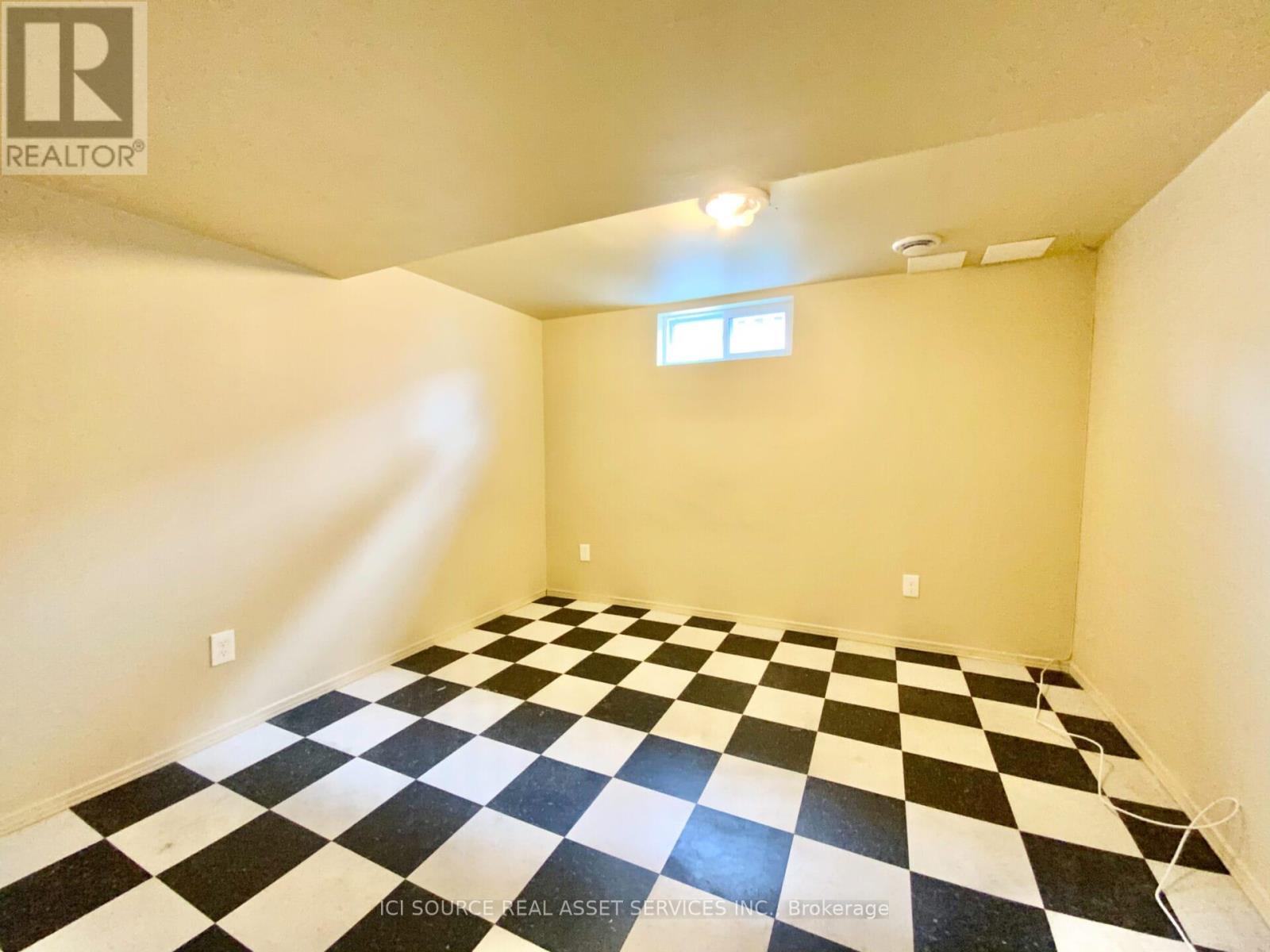 1393 Claymor Avenue, Ottawa, Ontario  K2C 1S5 - Photo 16 - X12451109